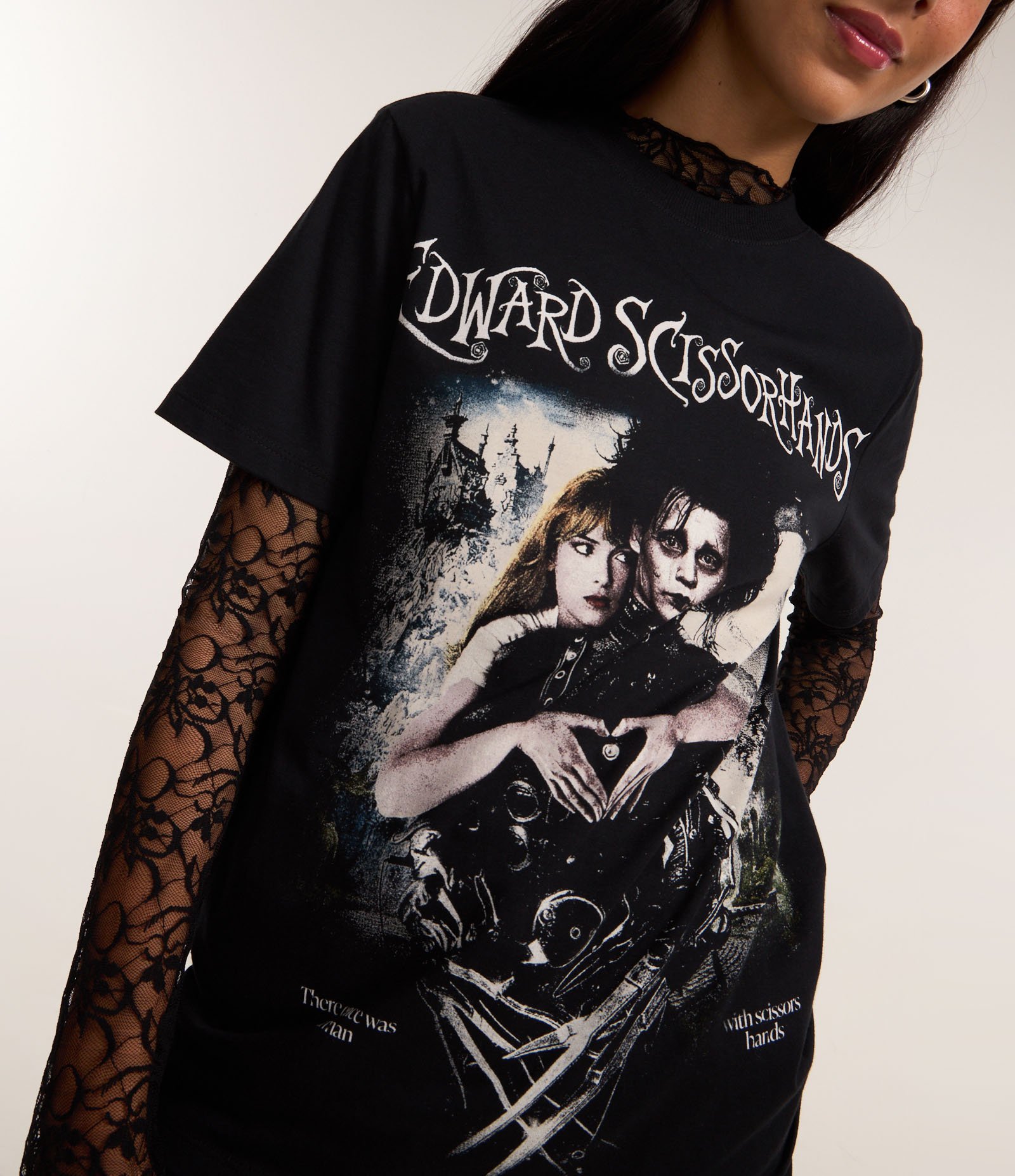 Camiseta T-Shirt em Algodão com Estampa e Lettering Edward Scissorhands Preto 3