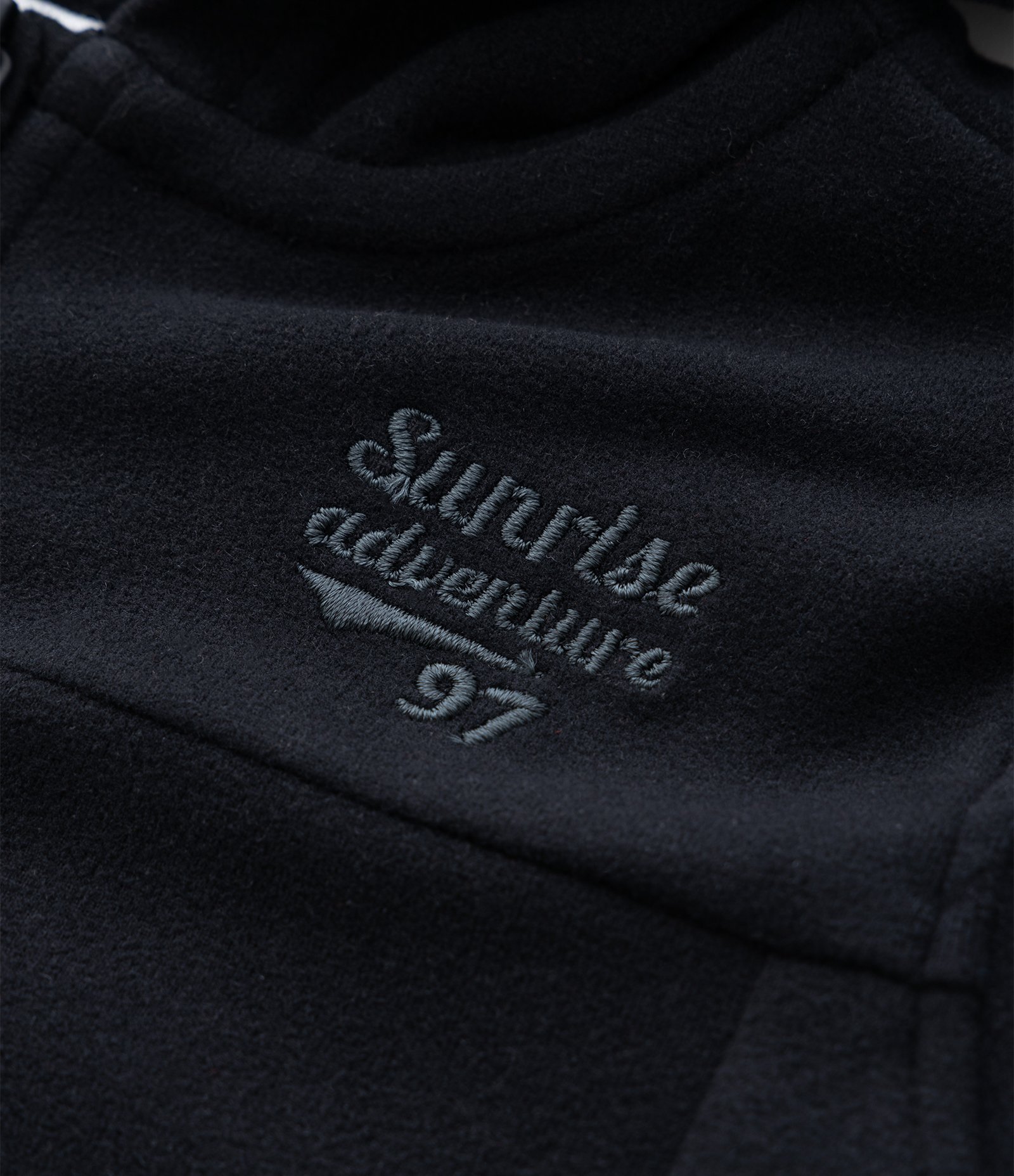 Casaco Infantil em Polar Fleece com Capuz e Bordado – Tam 1 a 5/6 Anos Preto 7