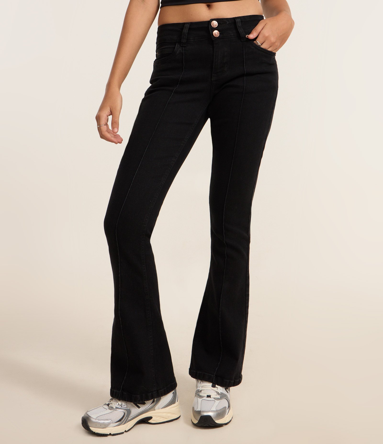 Calça Bootcut em Jeans com Nervuras Preto 3