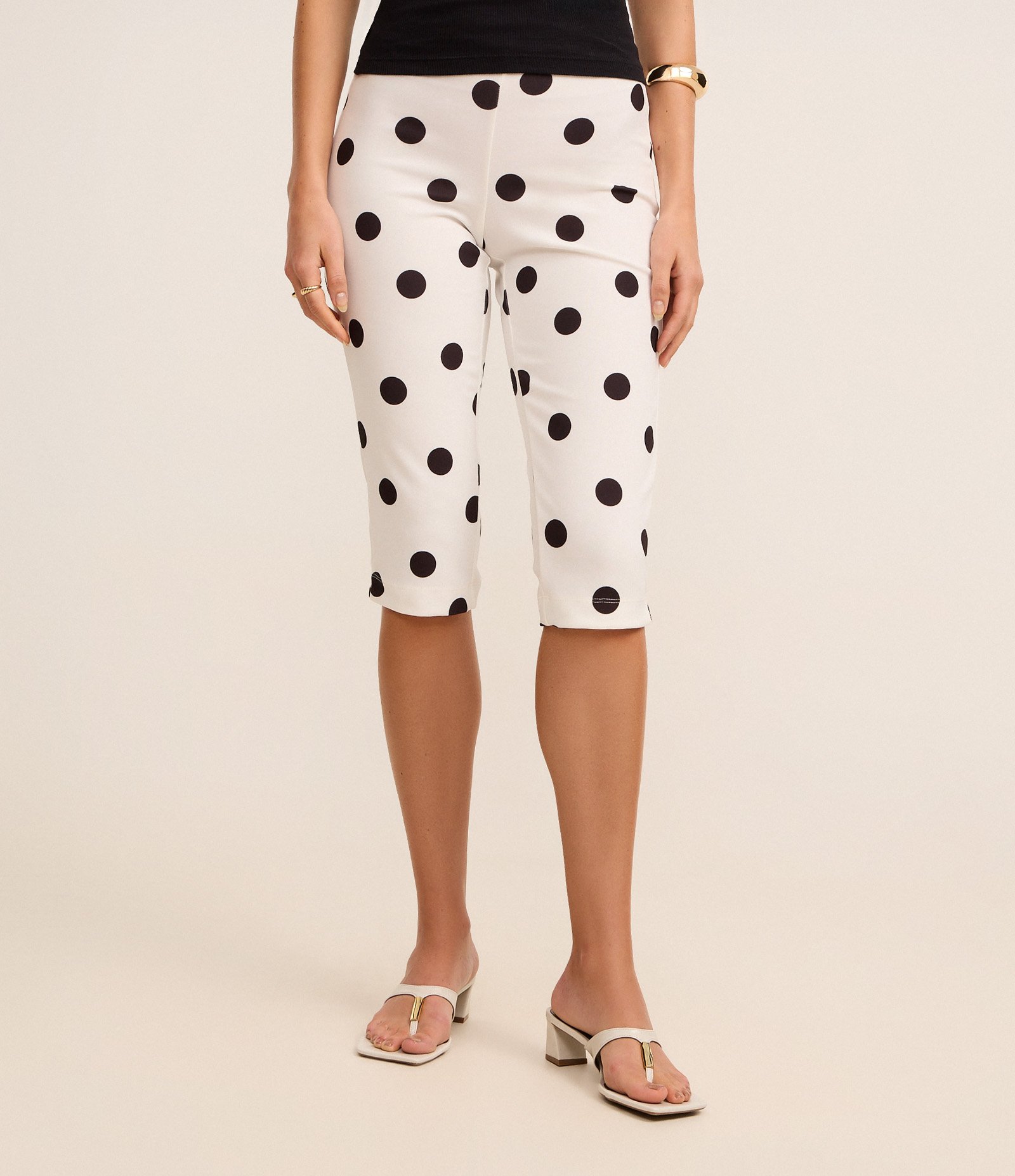 Calça Capri com Elastano e Estampa Poá Branco 2