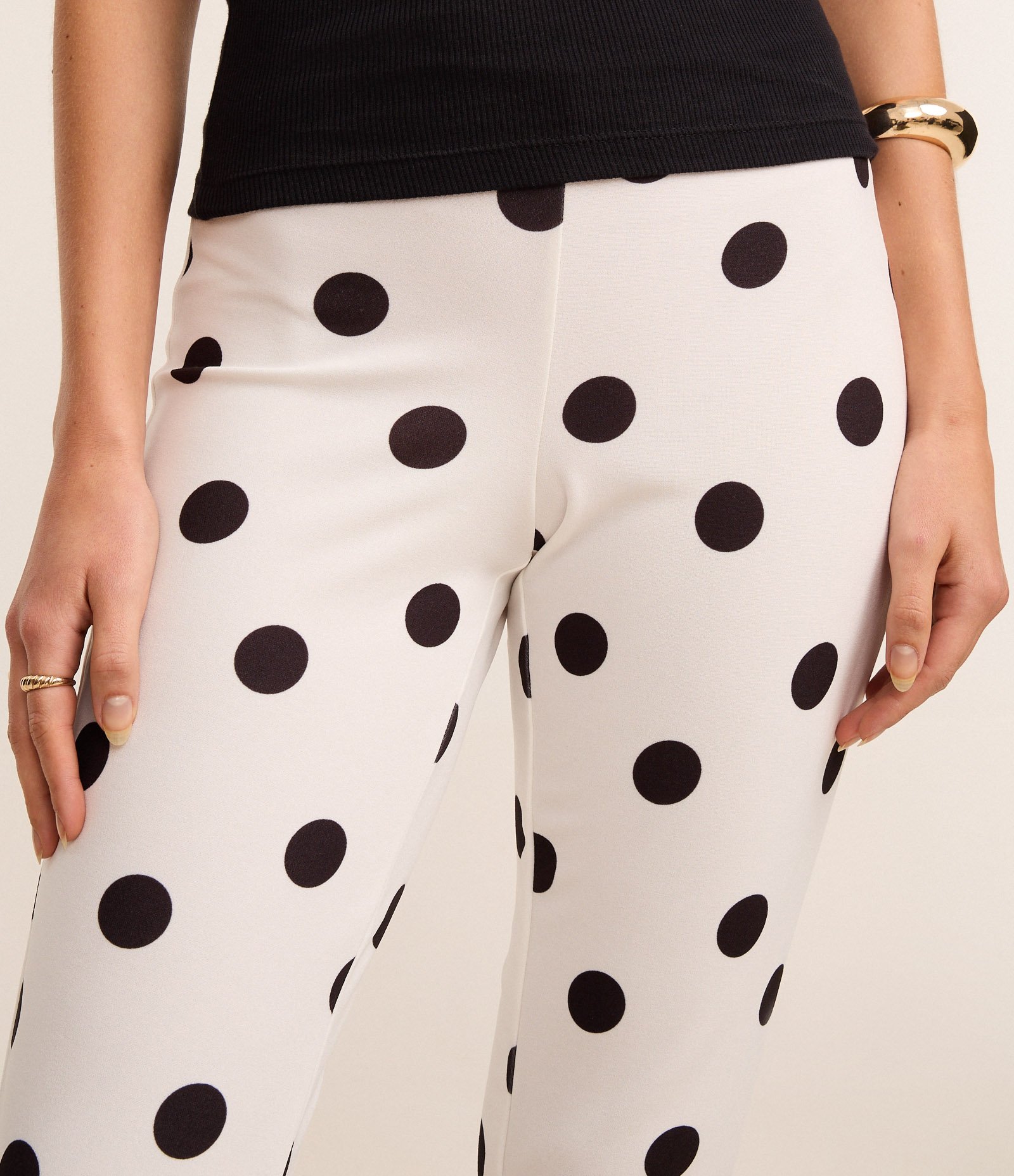 Calça Capri com Elastano e Estampa Poá Branco 3