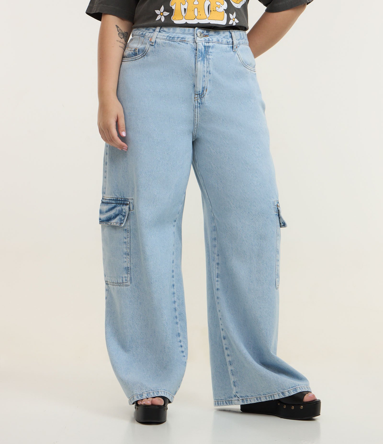 Calça Wide Leg em Jeans com Bolso Cargo Curve & Plus Size Azul 2