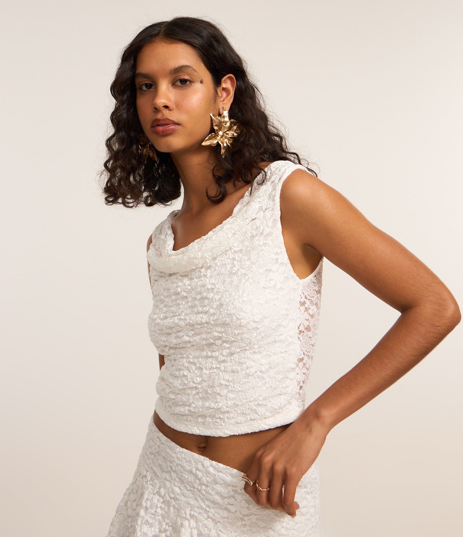 Blusa em Renda com Gola Redonda Branco 3