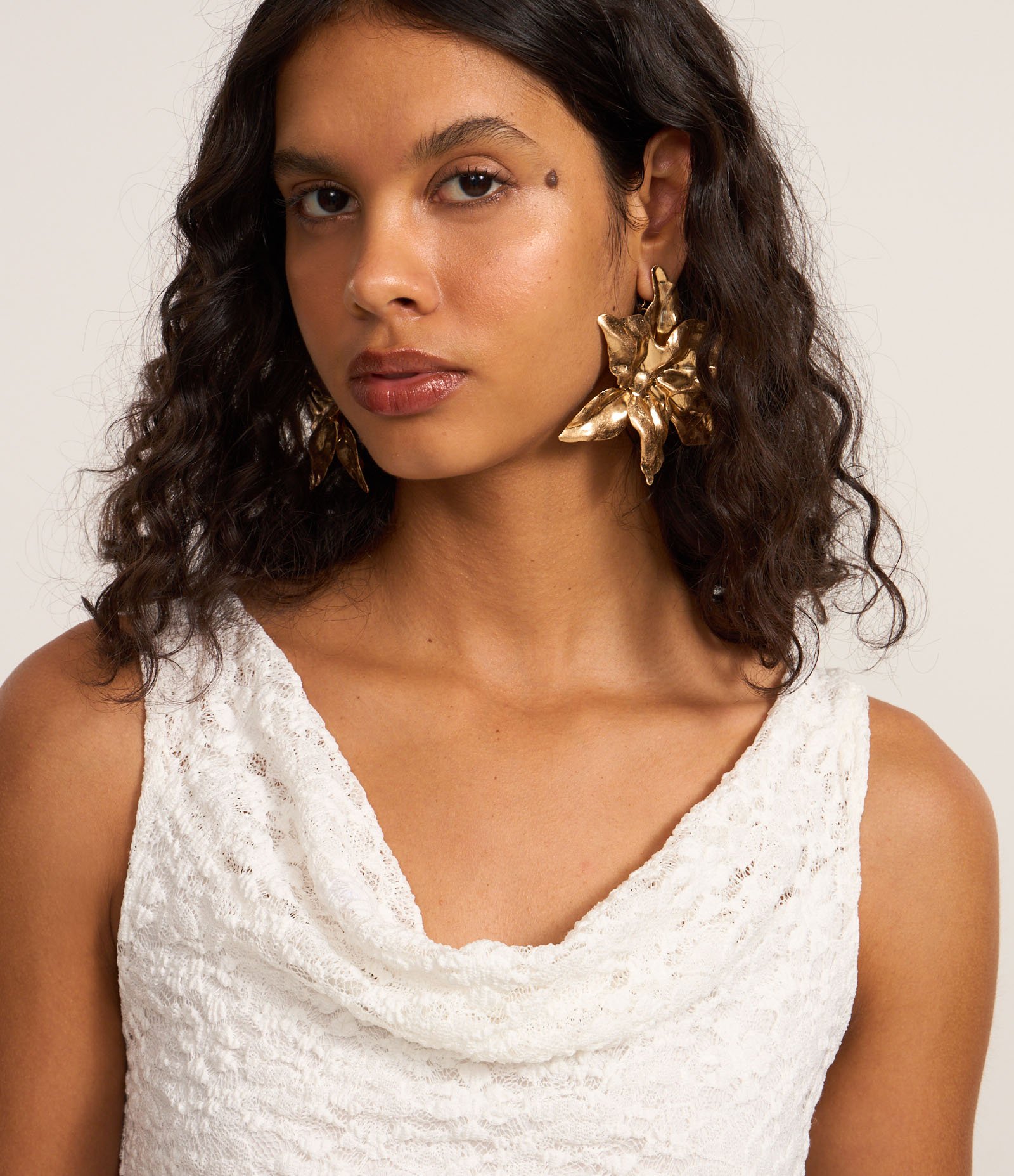 Blusa em Renda com Gola Redonda Branco 4