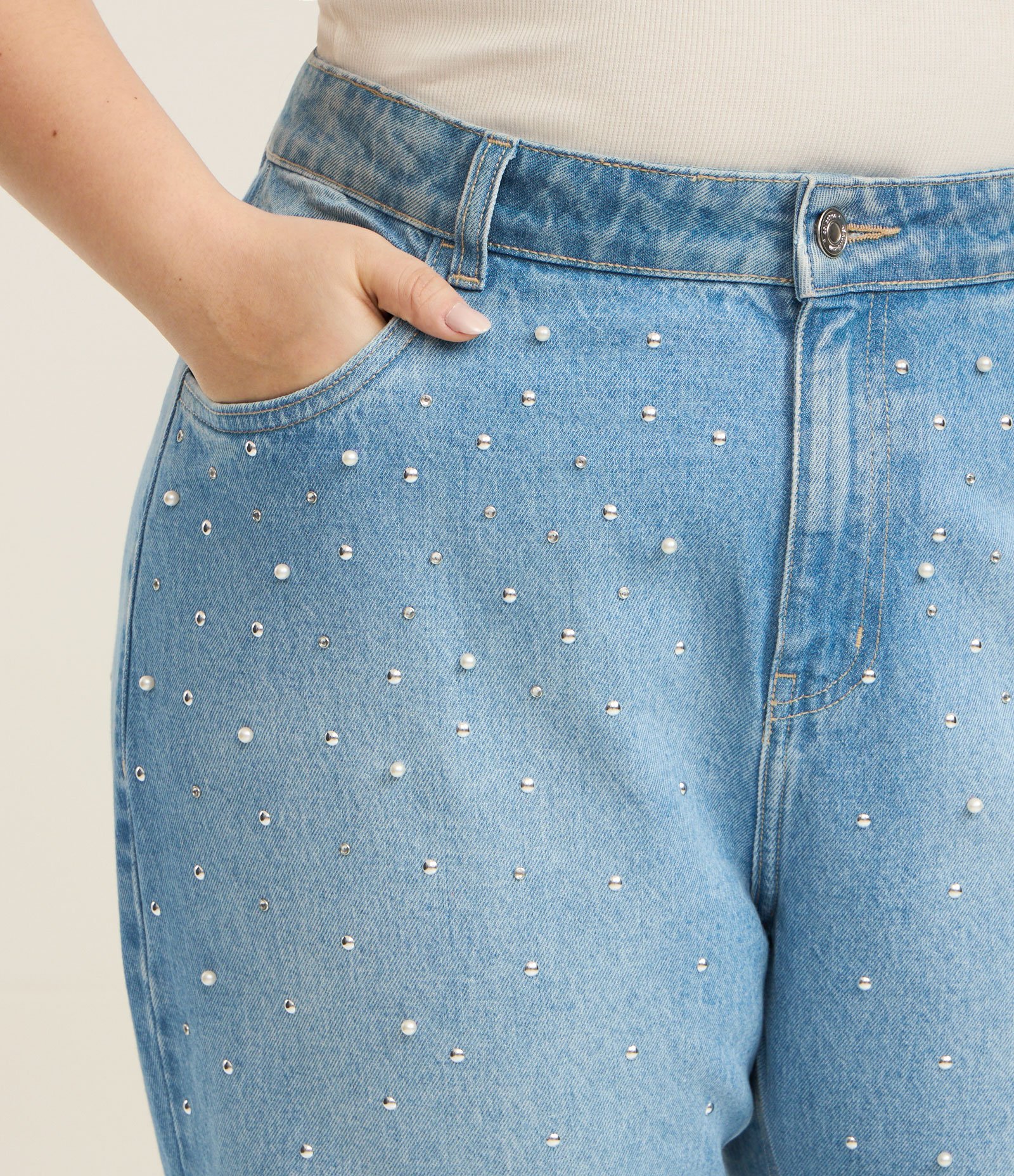 Calça Reta em Jeans com Strass e Pérolas Aplicadas Curve & Plus Size Azul 3