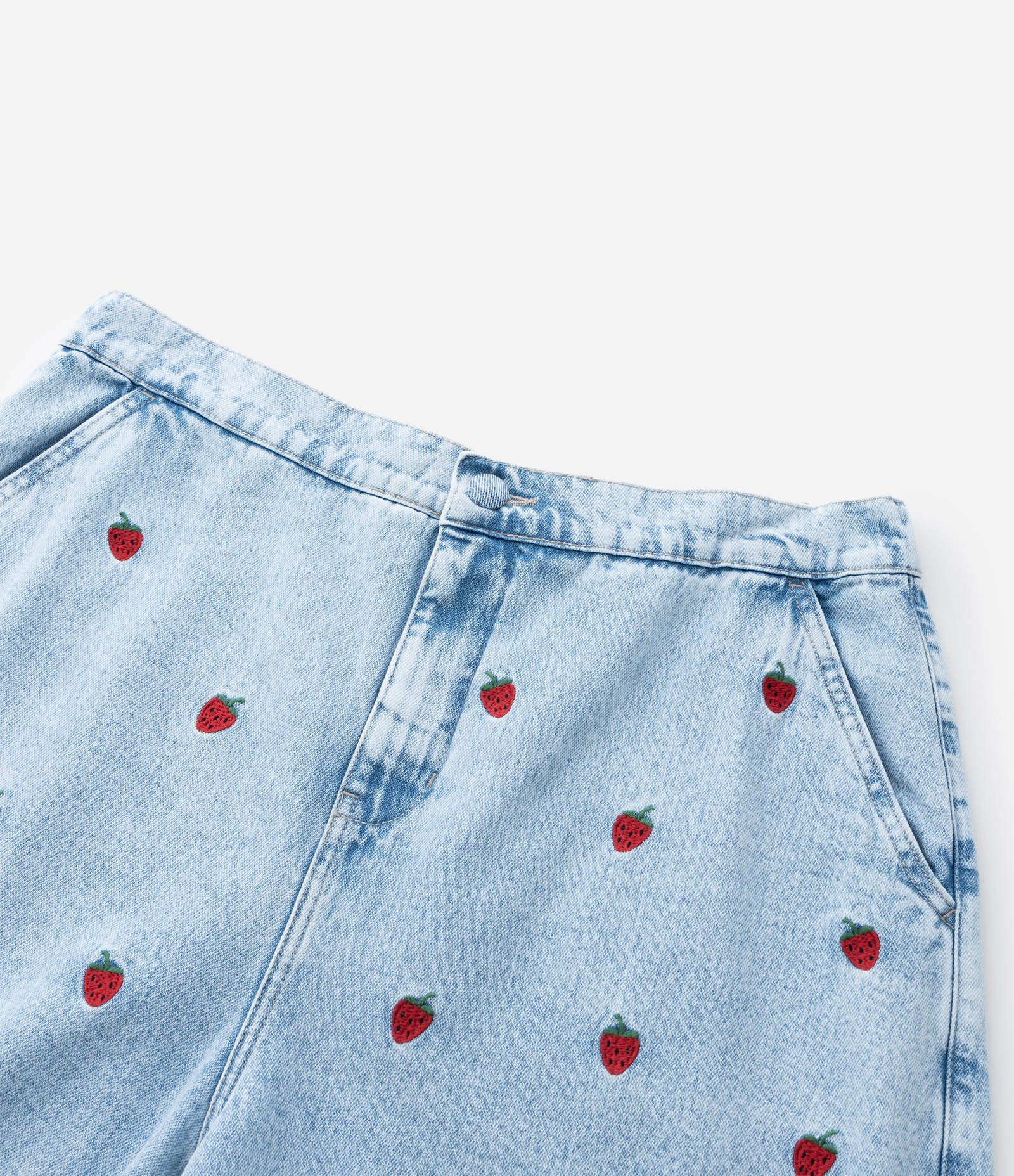 Short Alfaiataria em Jeans com Bordados de Moranguinhos Curve & Plus Size Azul 5