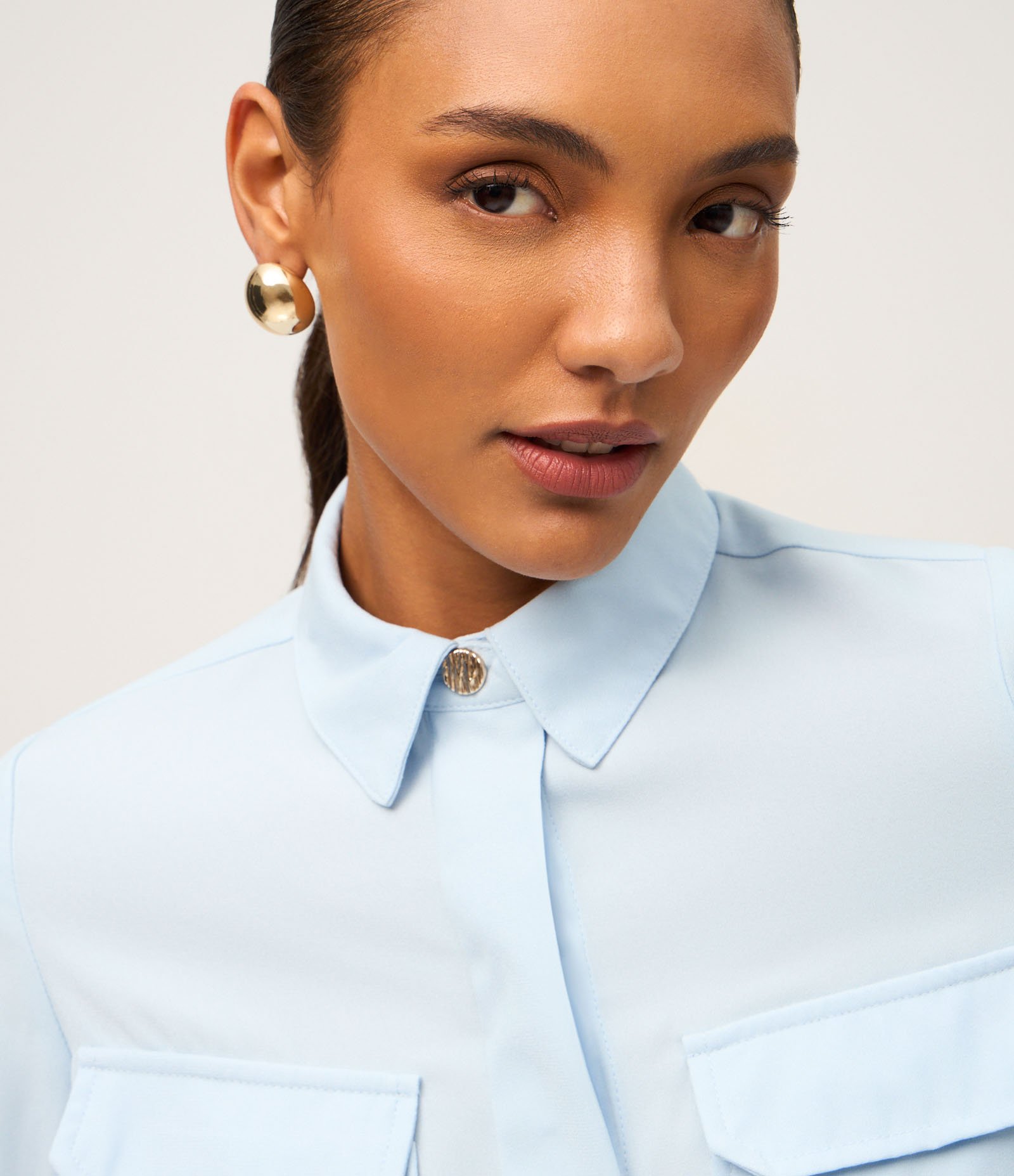 Camisa Manga Longa em Crepe com Bolsos Frontais Azul 3