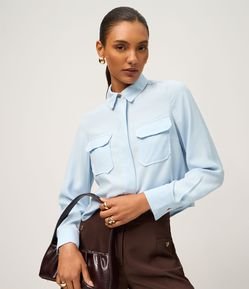 Camisa Manga Longa em Crepe com Bolsos Frontais