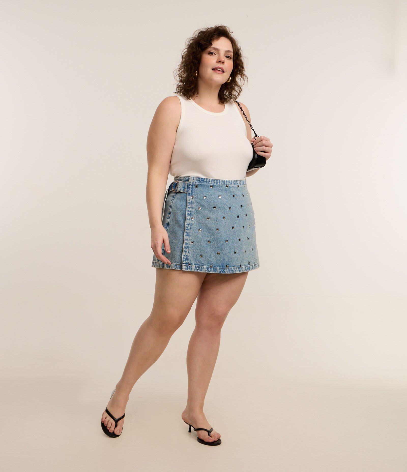 Short Saia em Jeans com Brilhos Frontais Curve & Plus Size Azul 1