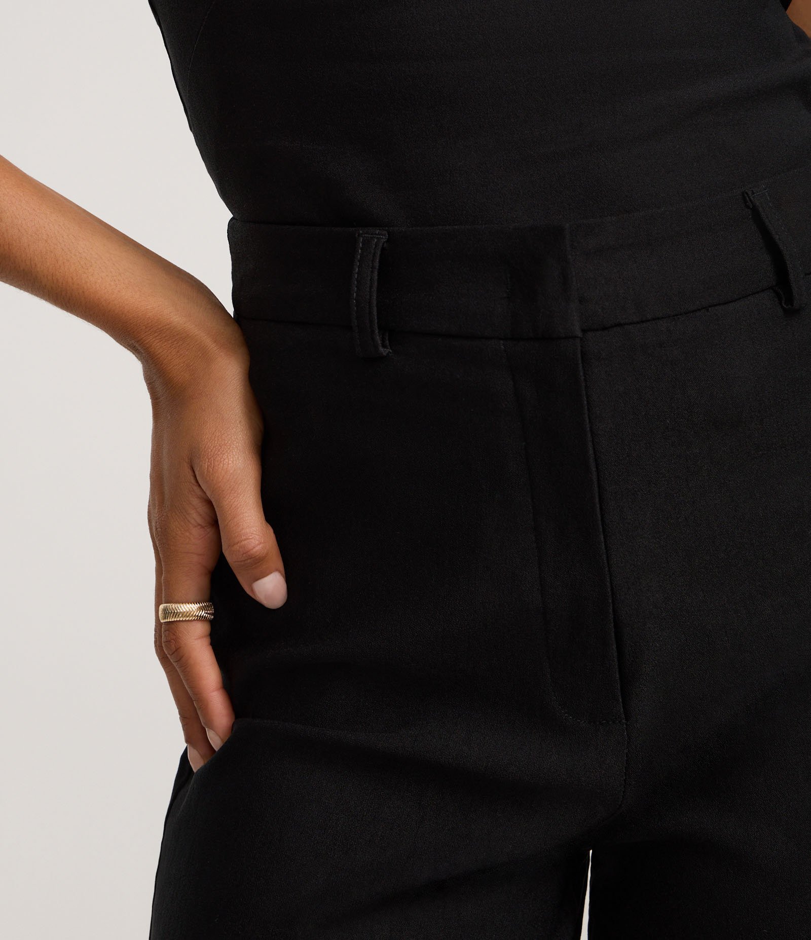 Short Reto Alfaiatado Cintura Alta em Bengaline Preto 4