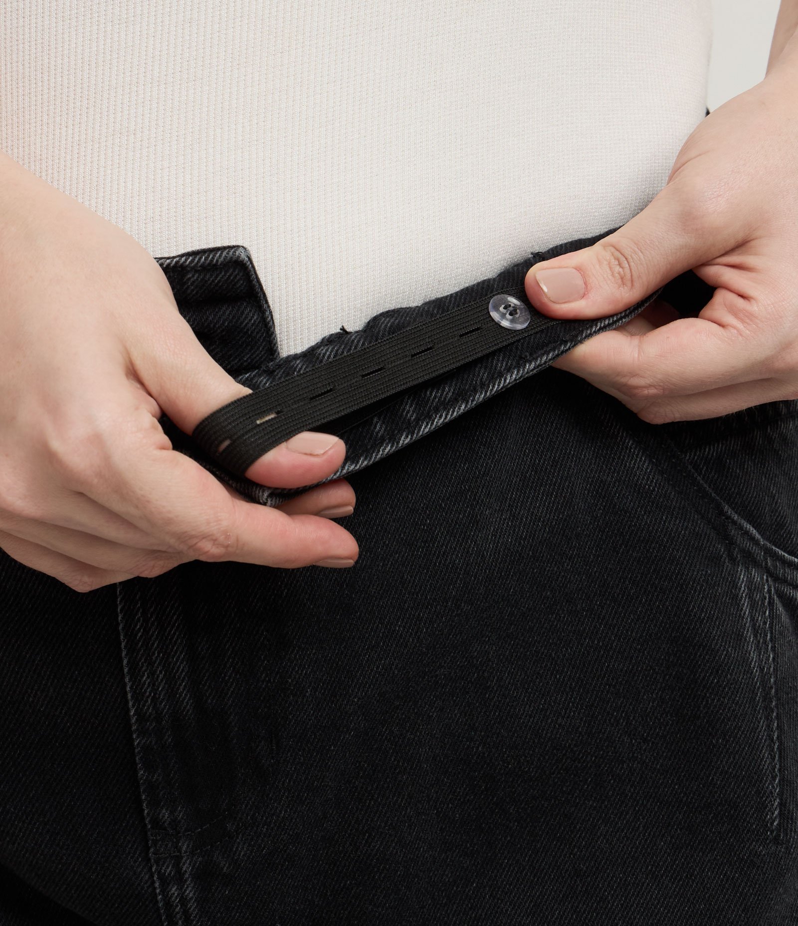 Short Mom em Jeans com Barra Dobrada Curve & Plus Size Preto 4