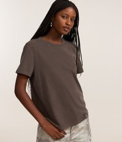 Camiseta T-shirt em Algodão Estonado