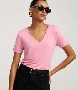 Blusa Básica em Viscose com Decote V