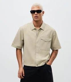 Camisa Overboxy em Sarja com Bolso Envelope Frontal
