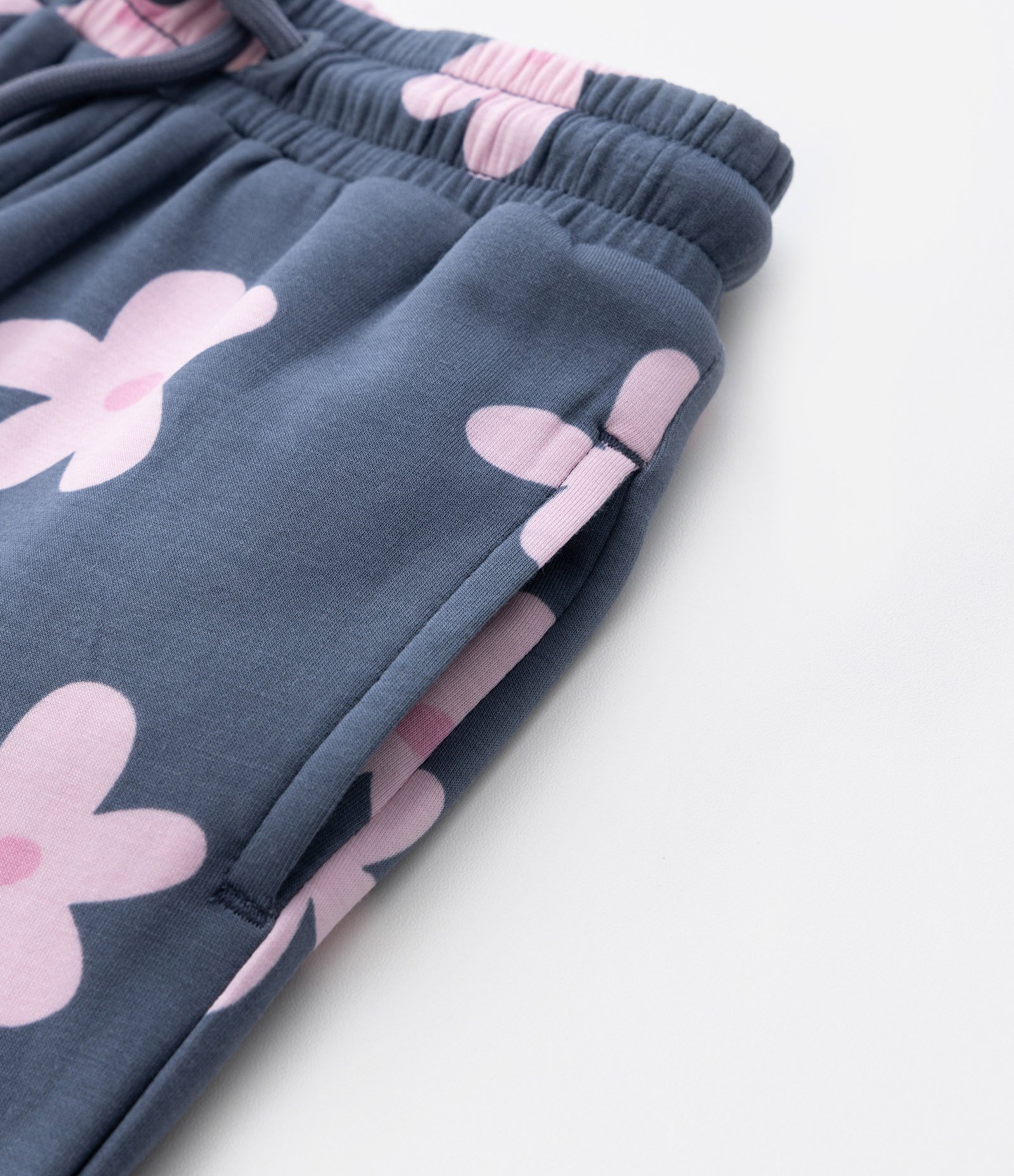 Calça Infantil Jogger em Moletom com Estampa Floral Bold – Tam 1 a 5/6 Anos Cinza Chumbo 5