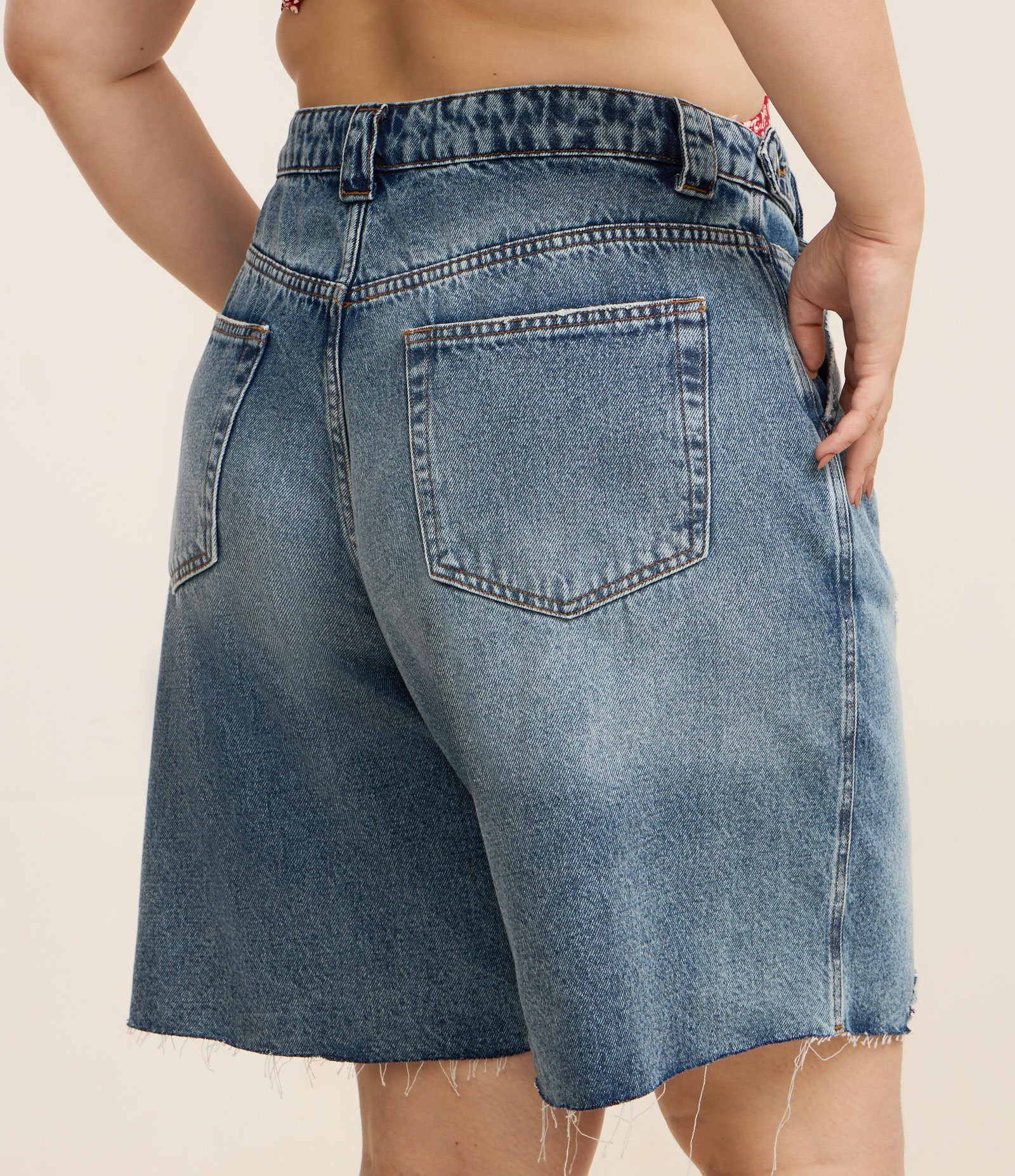Bermuda Jorts em Jeans com Barra a Fio Curve & Plus Size Azul 4