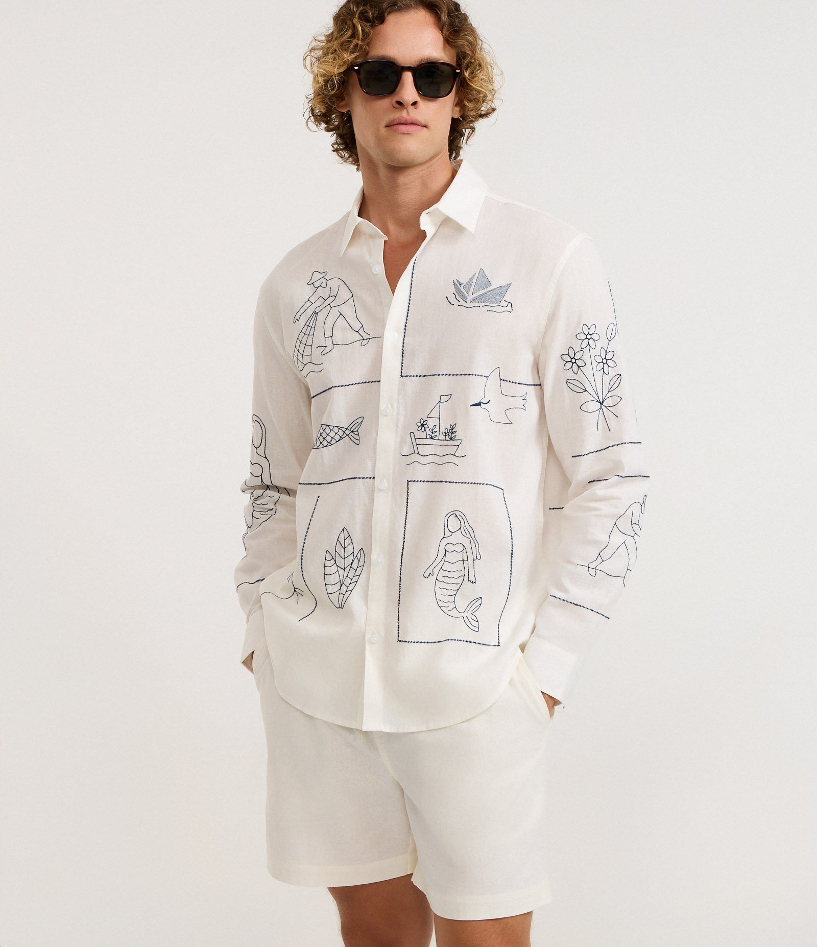 Camisa Comfort em Linho com Patchwork Fundo do Mar Bordado Branco 1