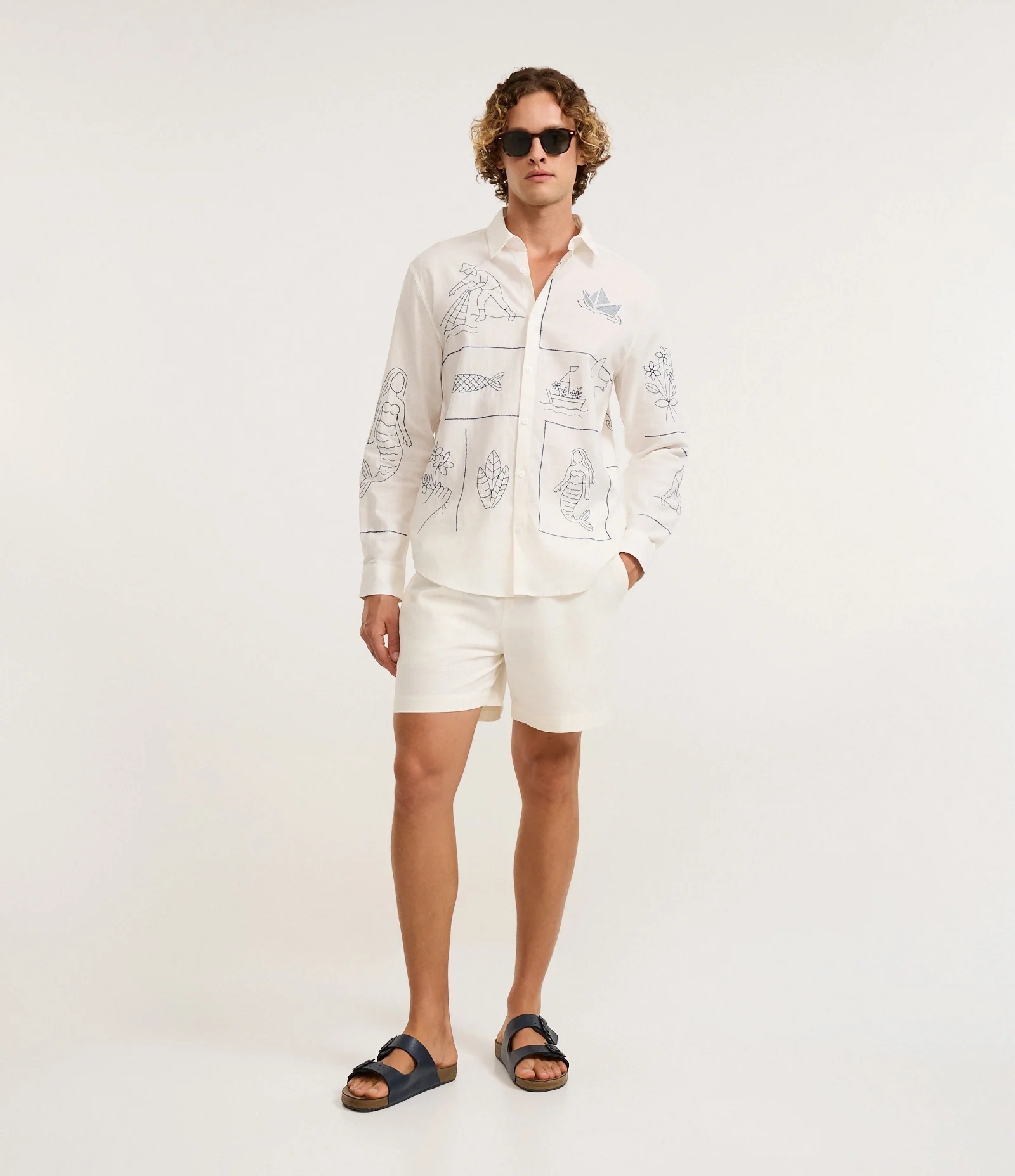 Camisa Comfort em Linho com Patchwork Fundo do Mar Bordado Branco 2