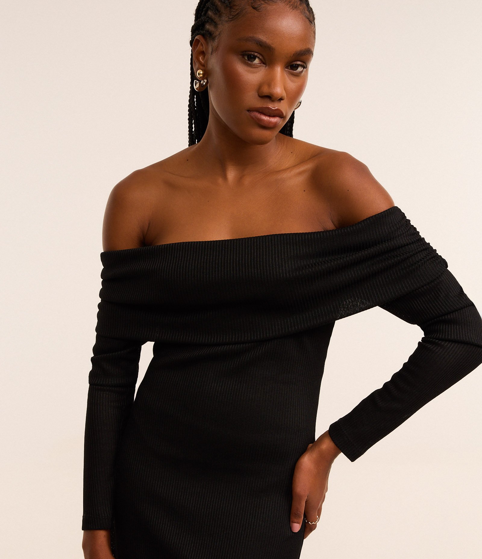 Vestido New Midi Justo com Textura Canelada e Pala Dobrada Preto 2