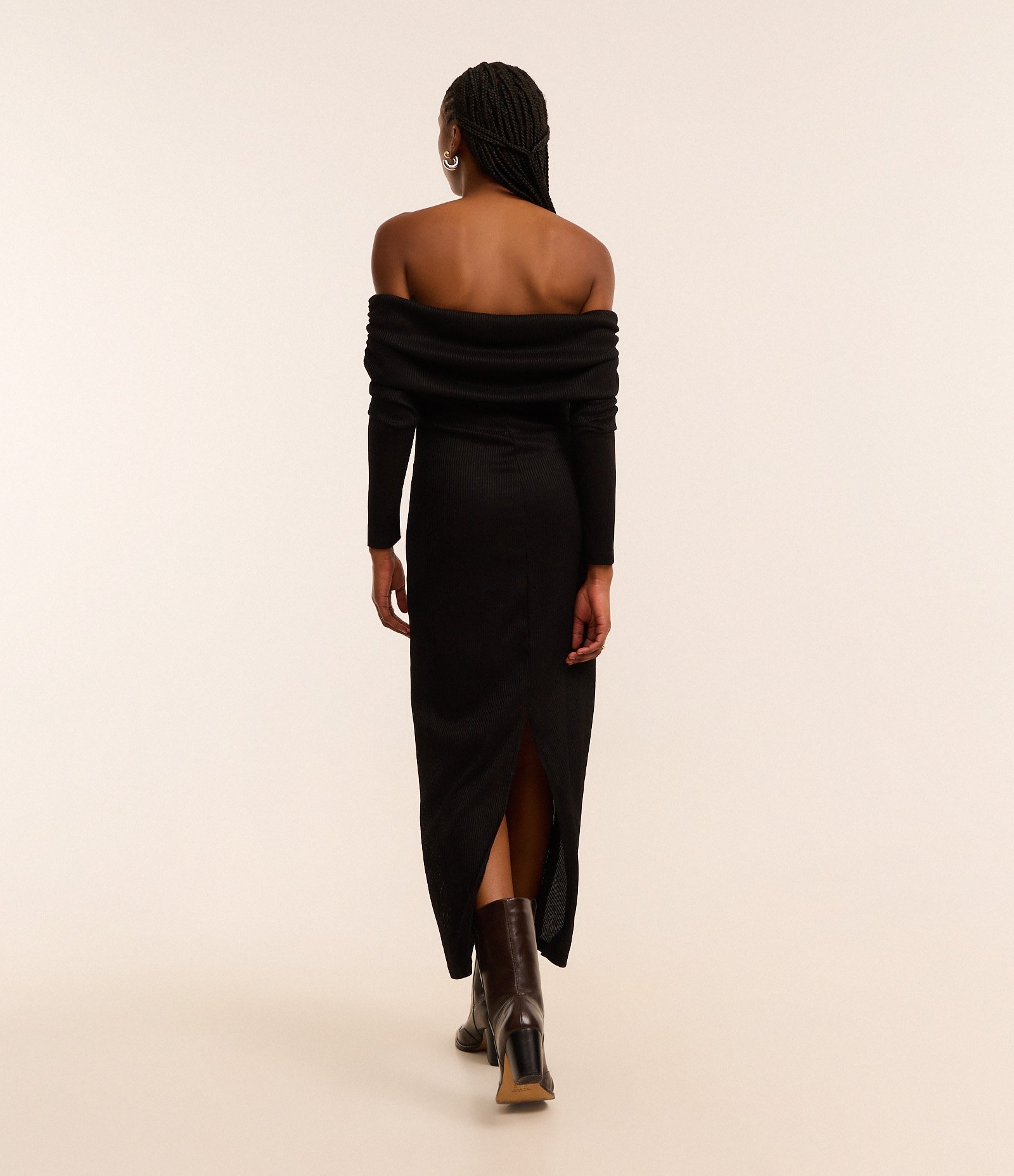 Vestido New Midi Justo com Textura Canelada e Pala Dobrada Preto 3