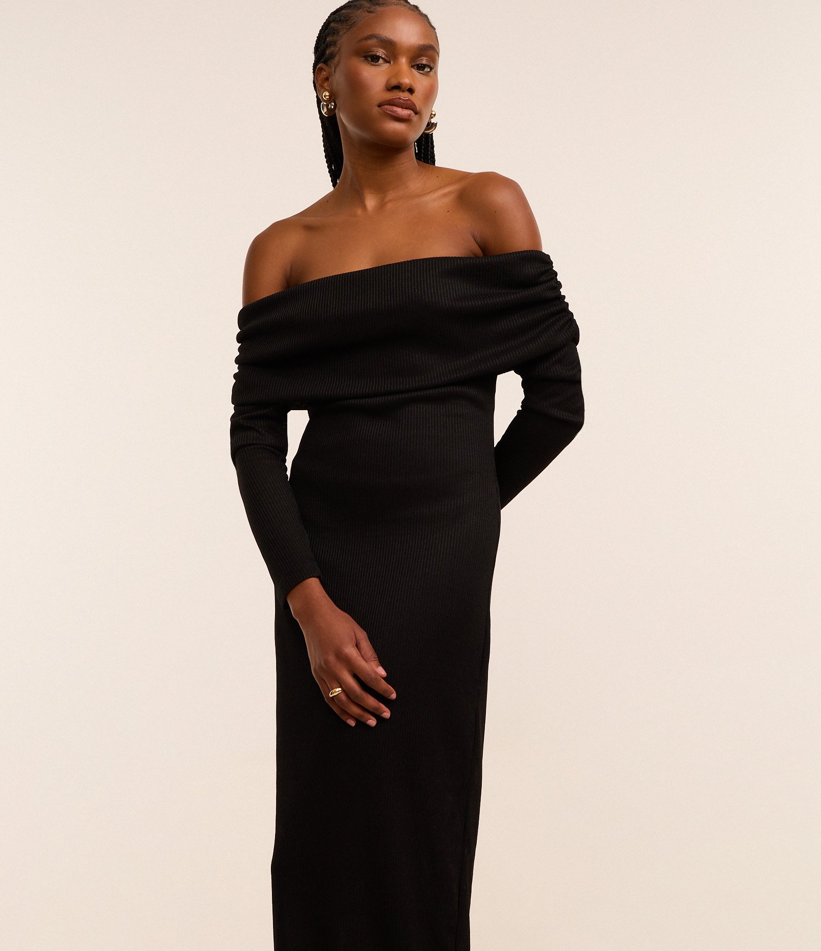 Vestido New Midi Justo com Textura Canelada e Pala Dobrada Preto 4