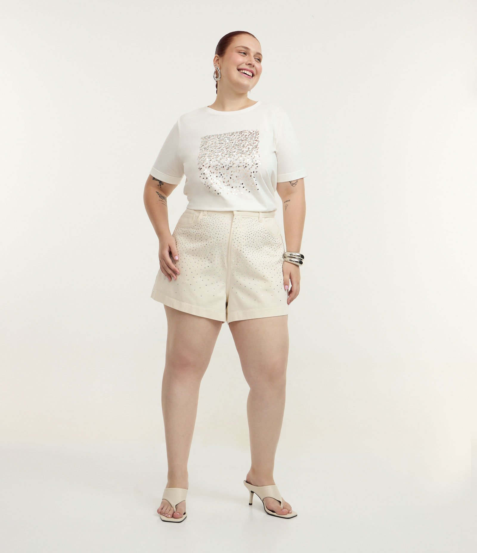 Short Mom em Sarja com Strass Curve & Plus Size Off White 1
