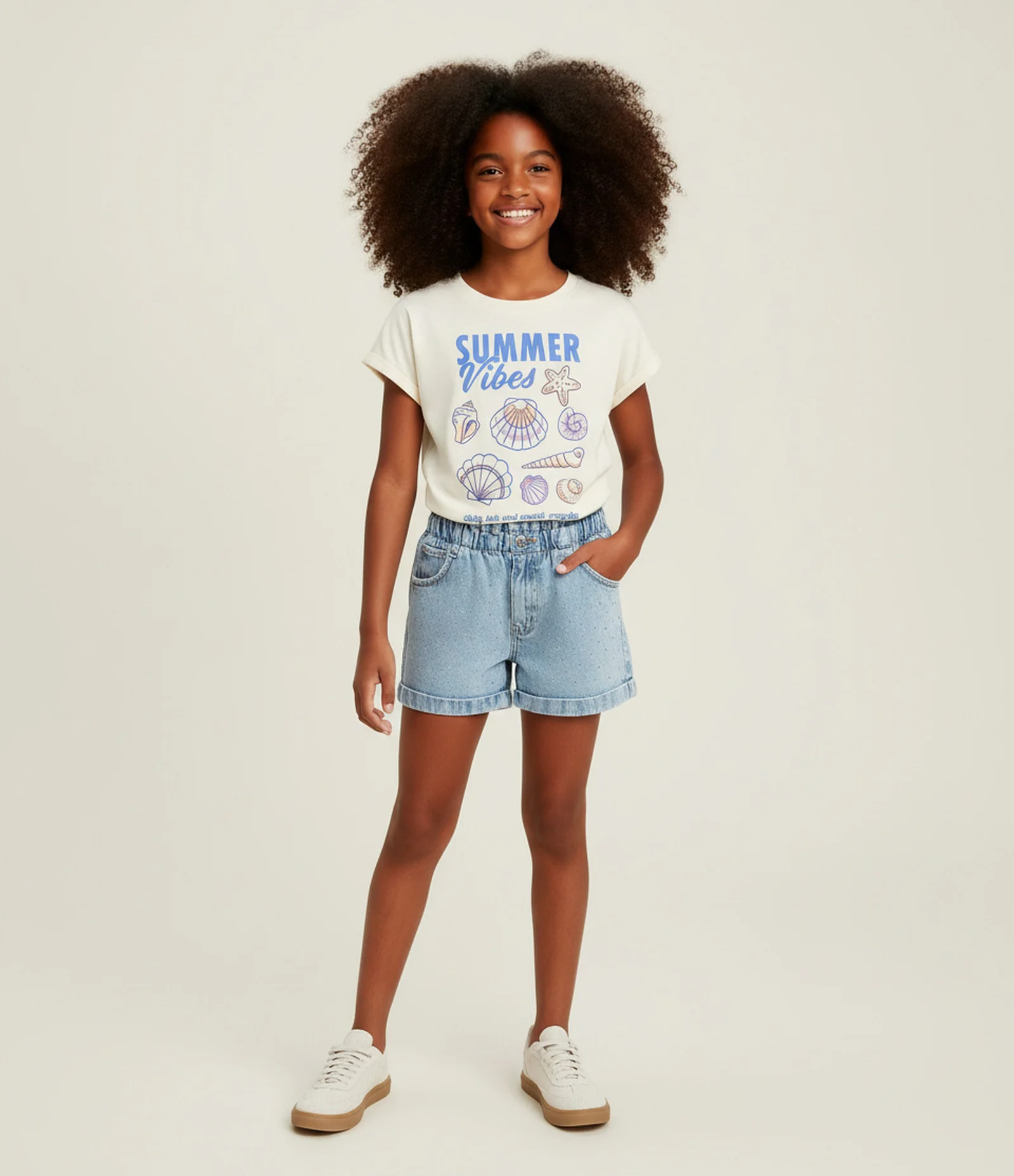 Camiseta Infantil Over com Estampa de Conchas - Tam 7 a 16 Anos Bege 1