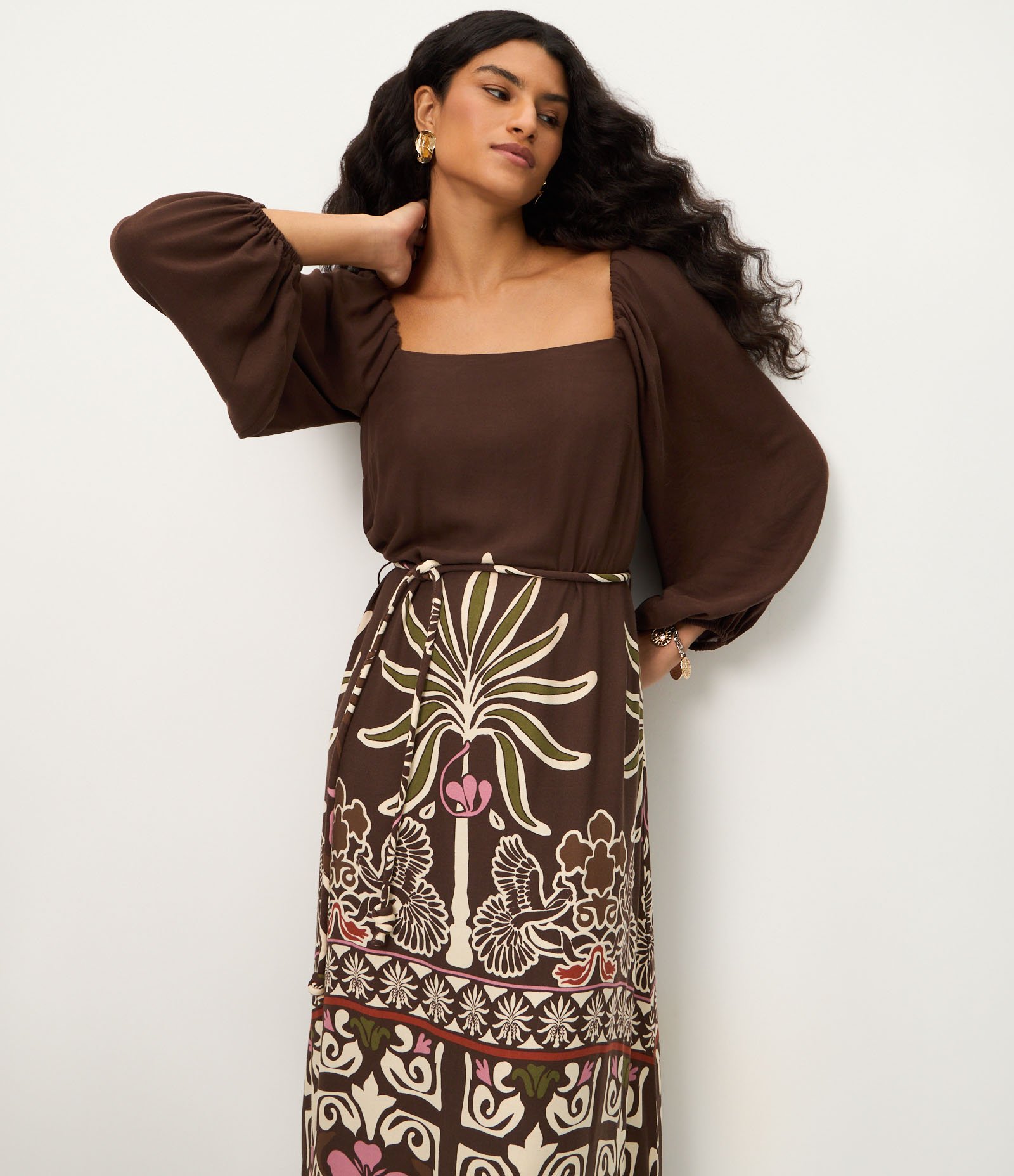 Vestido Midi em Viscose com Estampa de Folhagem Marrom 2