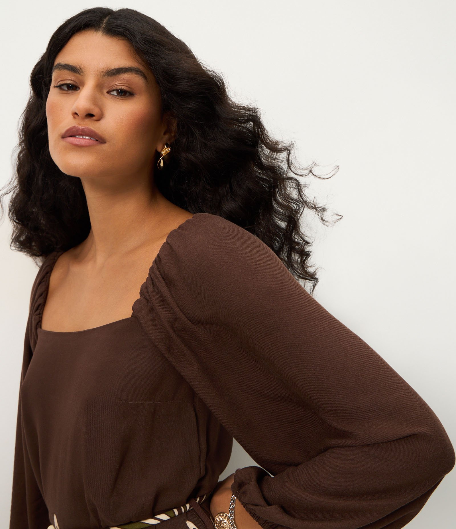 Vestido Midi em Viscose com Estampa de Folhagem Marrom 4