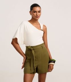 Short Clochard Alfaiatado em Viscose com Cinto Amarração
