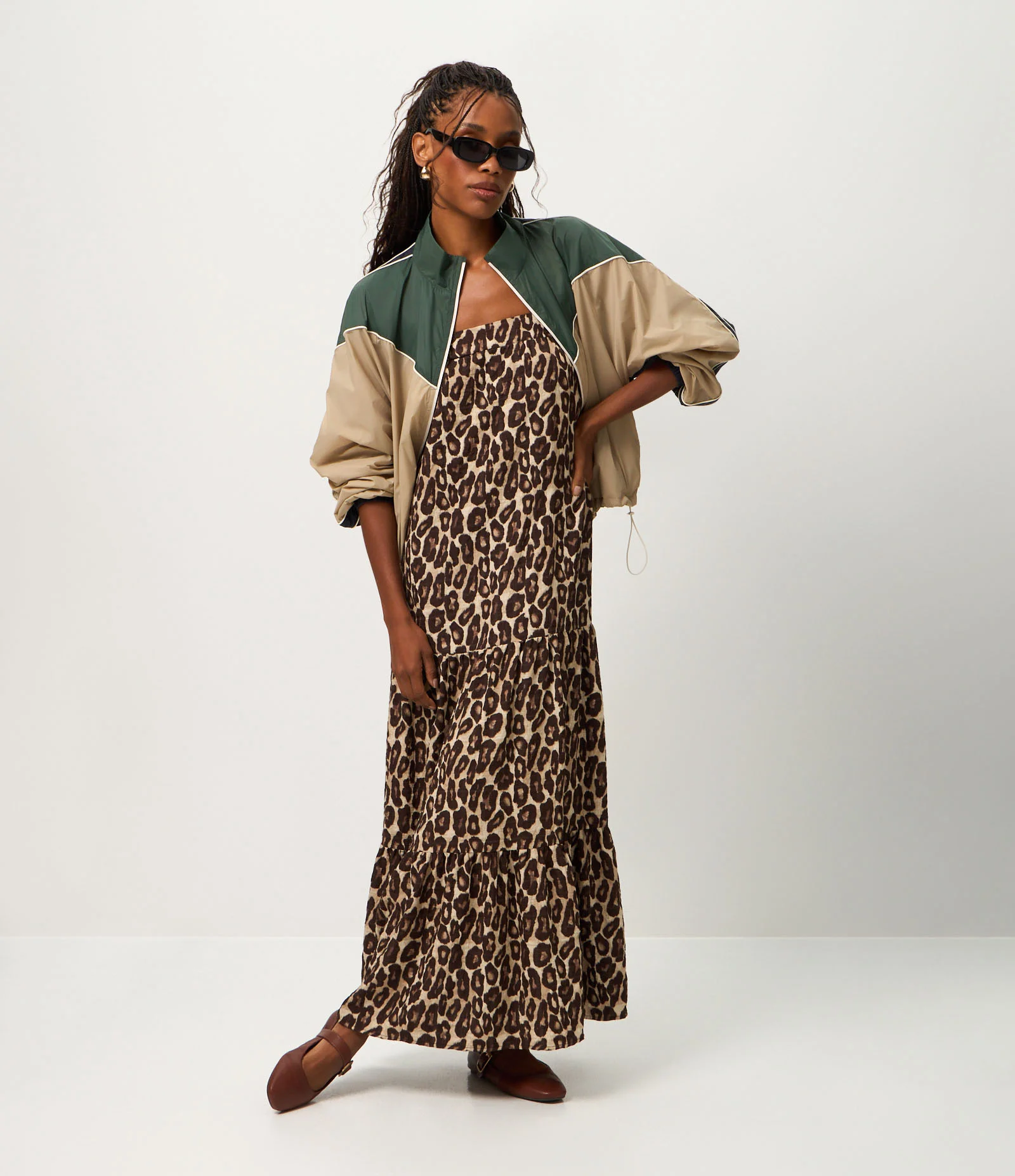 Vestido Evasê Midi em Viscose com Estampa Onça Marrom/Bege 2