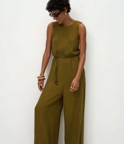 Macacão em Viscose com Alça Larga e Amarração na Cintura