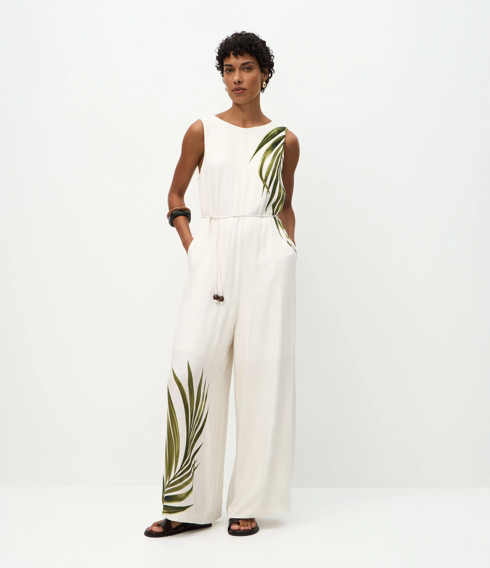 Macacão em Viscose com Estampa de Folhagem Branco 1