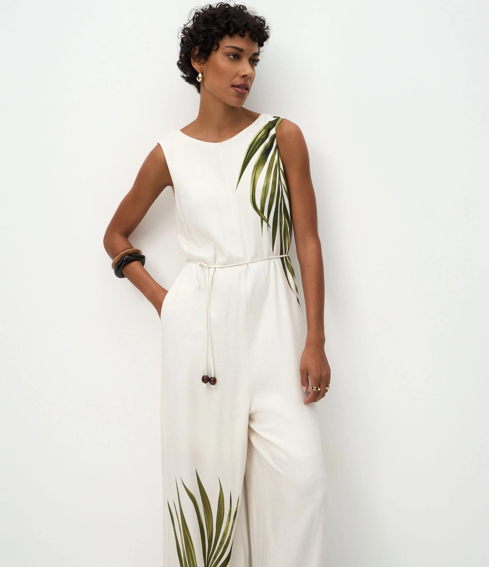 Macacão em Viscose com Estampa de Folhagem Branco 2