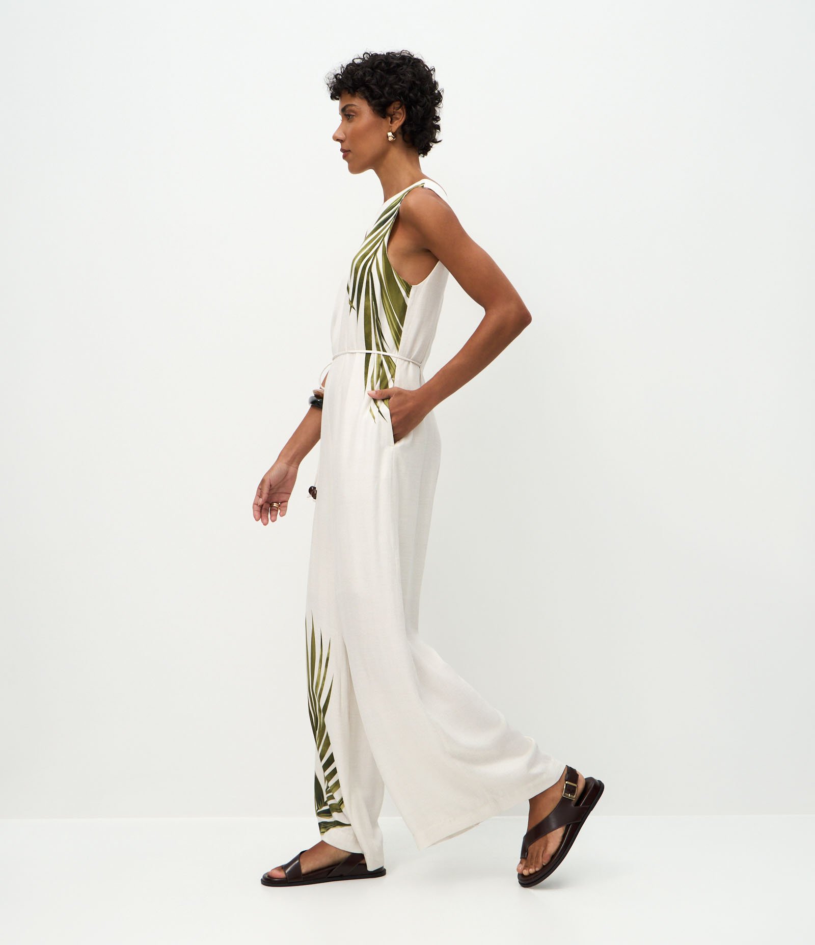 Macacão em Viscose com Estampa de Folhagem Branco 3