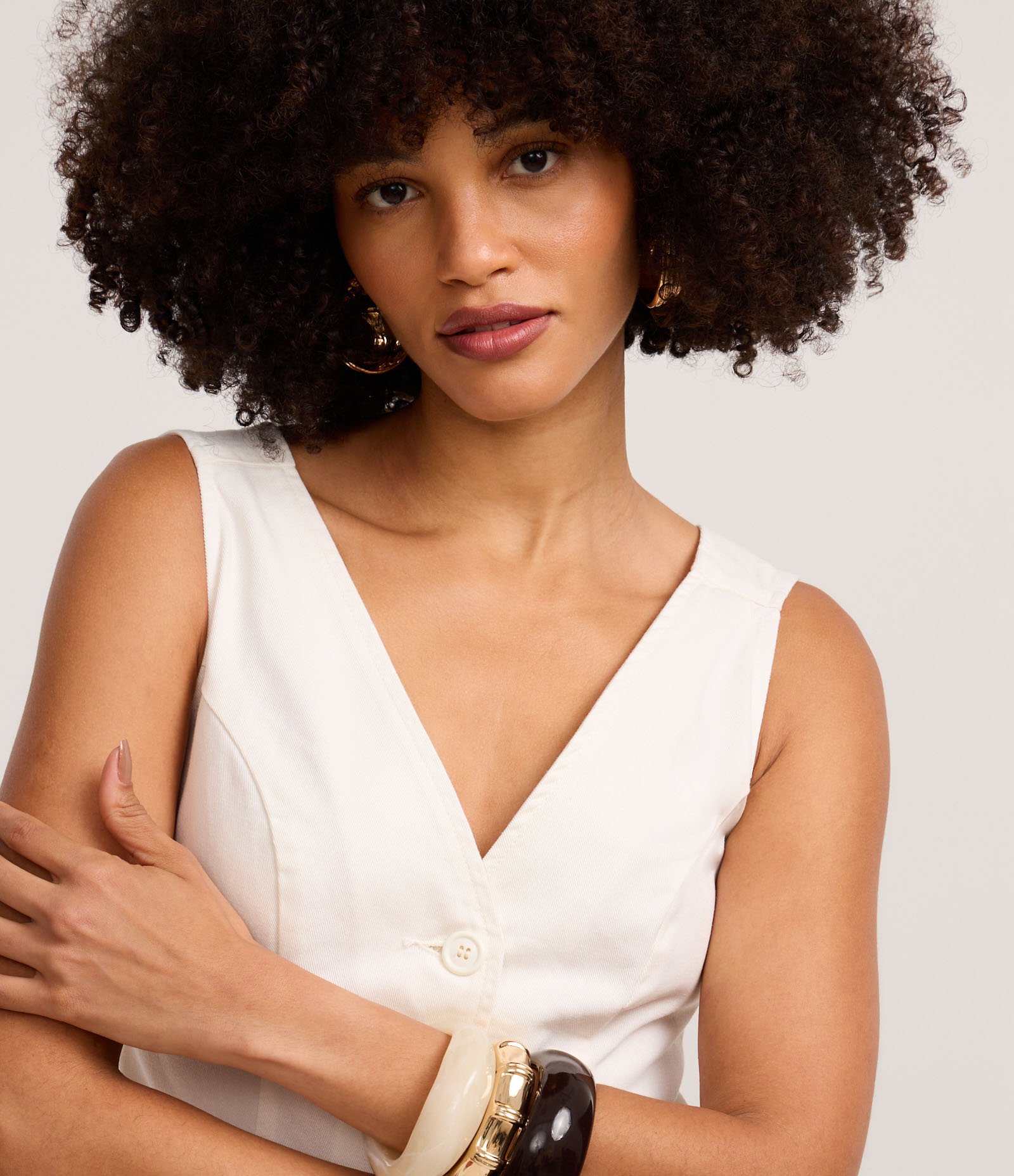 Colete Acinturado em Sarja com Botões e Pences Off White 3