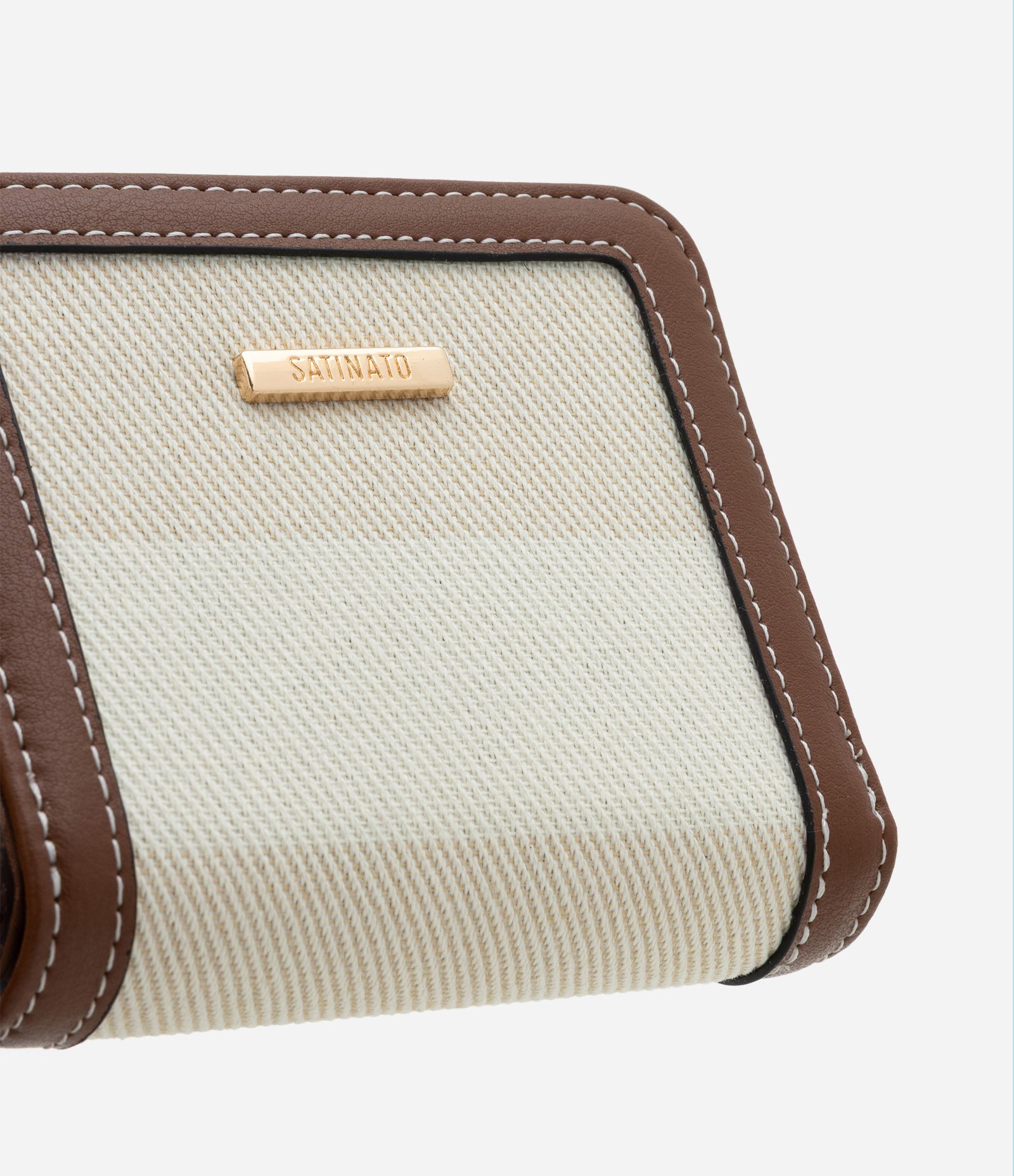 Carteira Envelope Pequena com Detalhe em Metais Bege 4