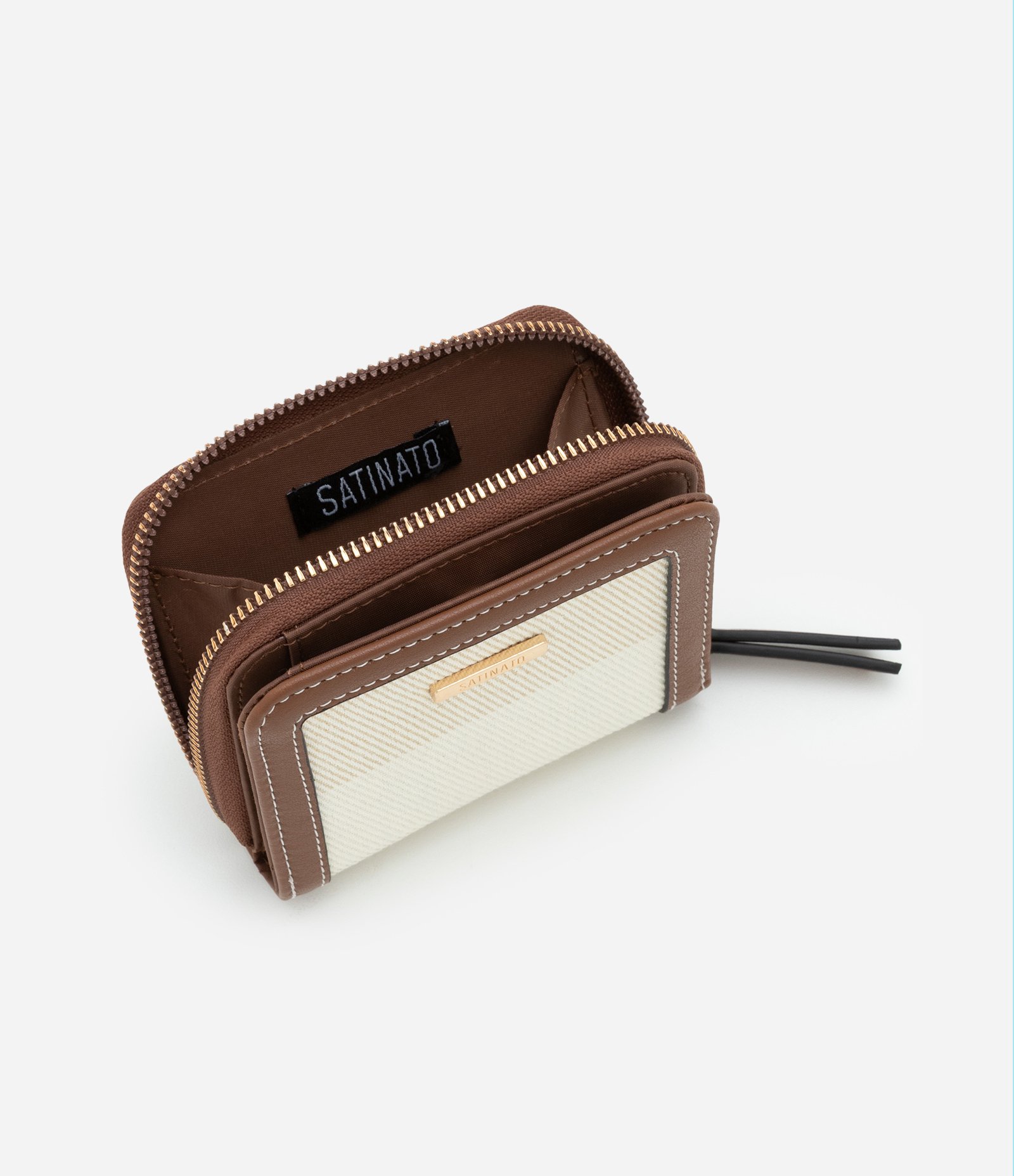 Carteira Envelope Pequena com Detalhe em Metais Bege 5