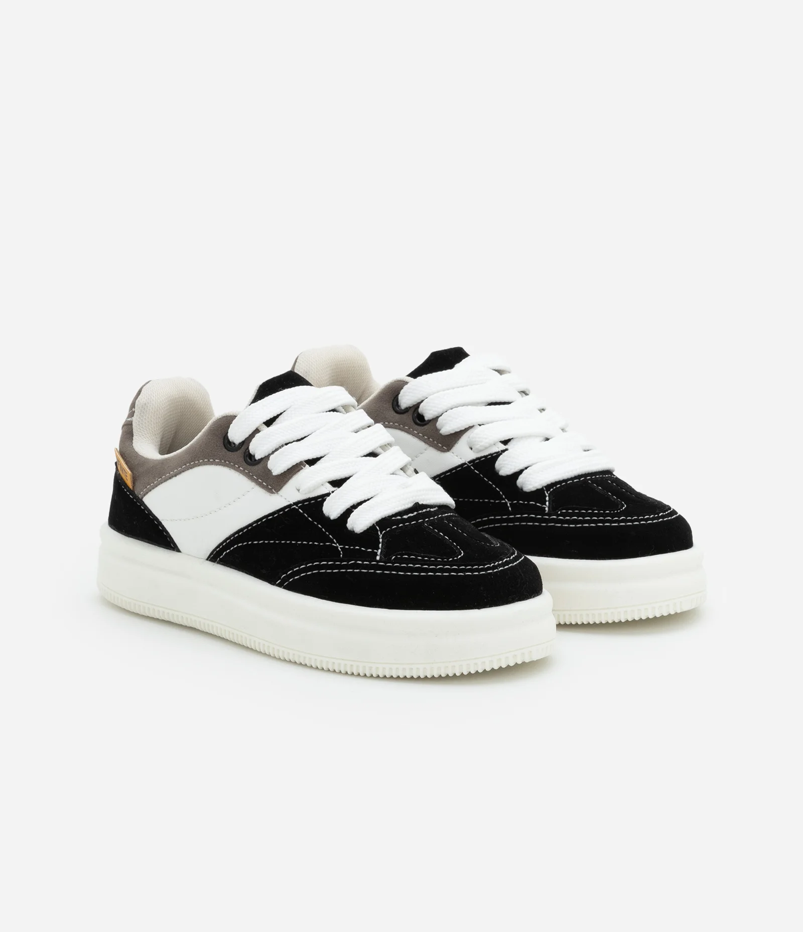 Tênis Infantil com Pespontos e Recortes Contrastantes - Tam 28 ao 34 Preto 1