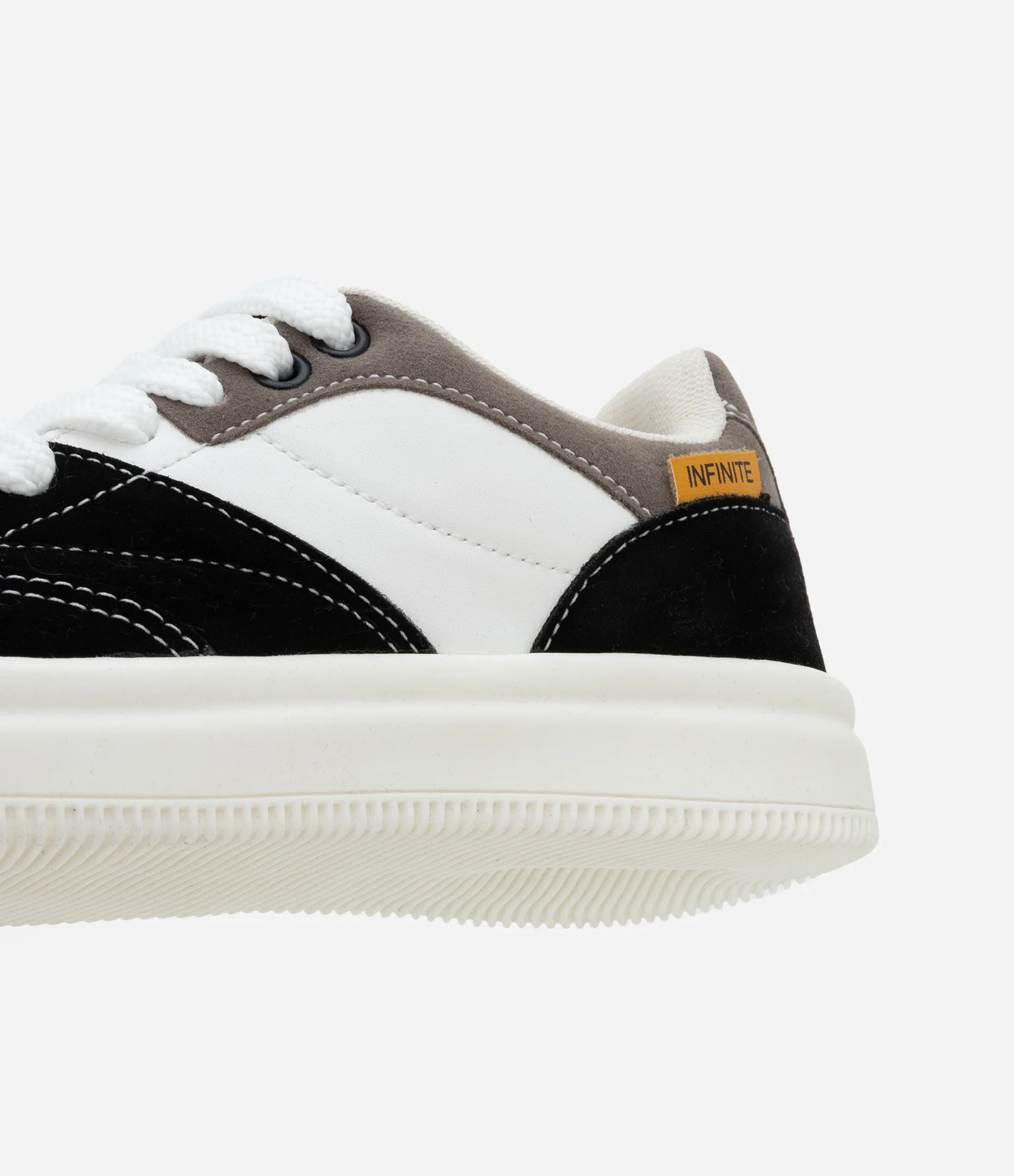 Tênis Infantil com Pespontos e Recortes Contrastantes - Tam 28 ao 34 Preto 2