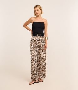 Calça Acetinada em Animal Print com Pregas
