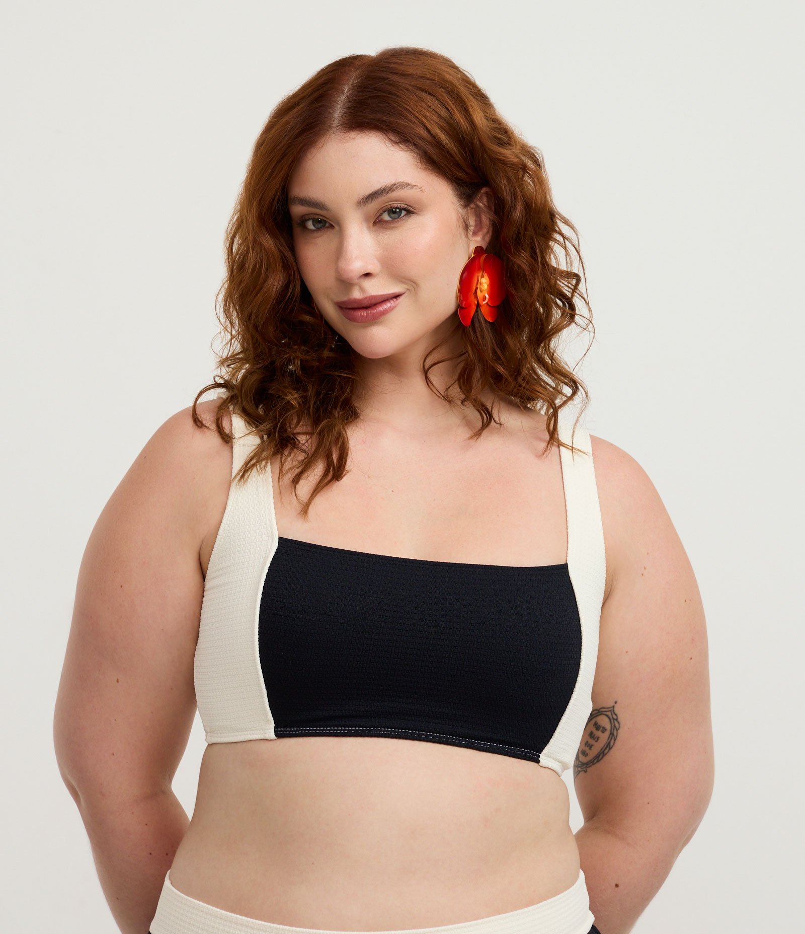 Biquíni Top com Proteção UV e Bloco de Cor Curve & Plus Size Preto/Branco 3