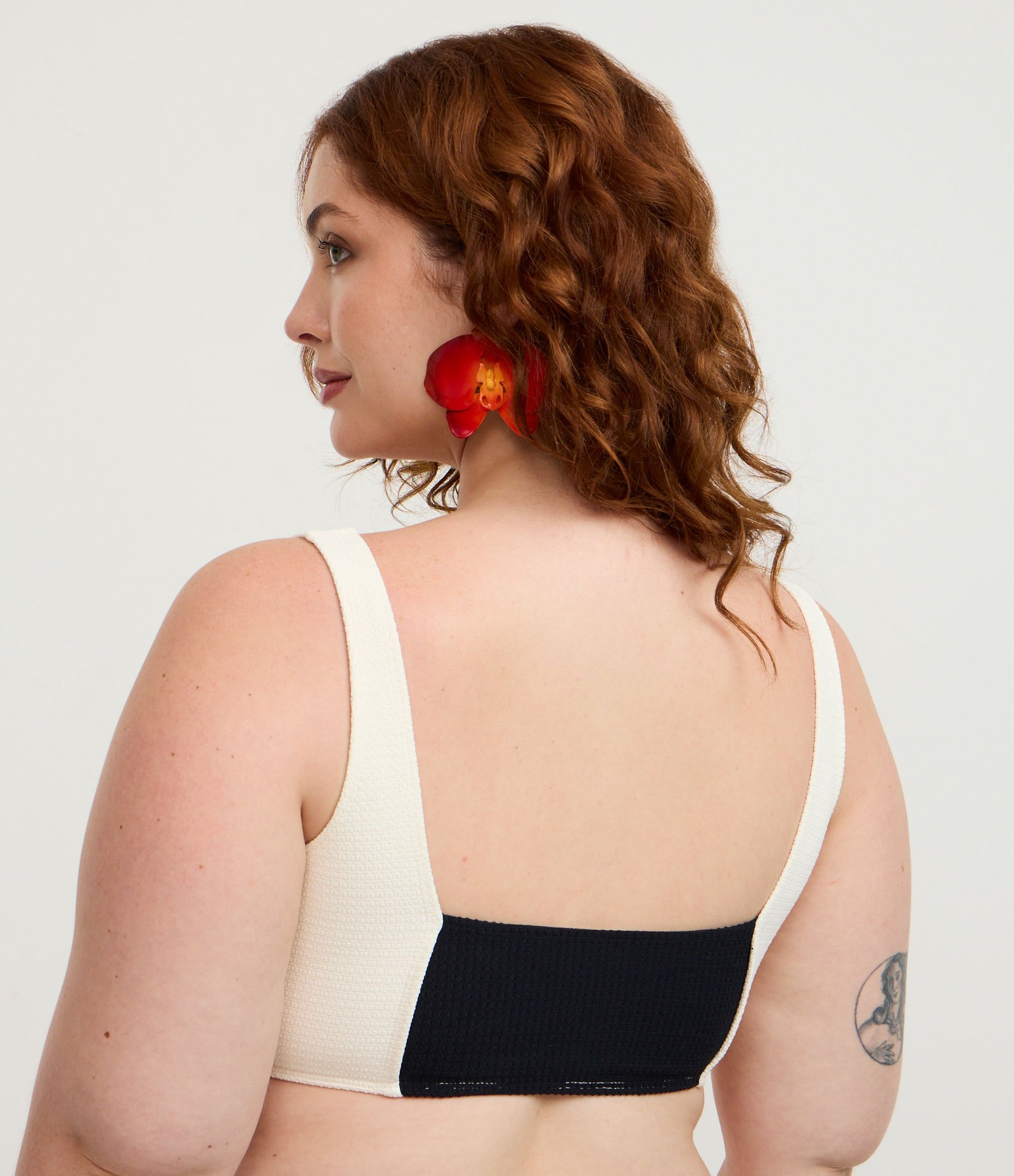 Biquíni Top com Proteção UV e Bloco de Cor Curve & Plus Size Preto/Branco 6