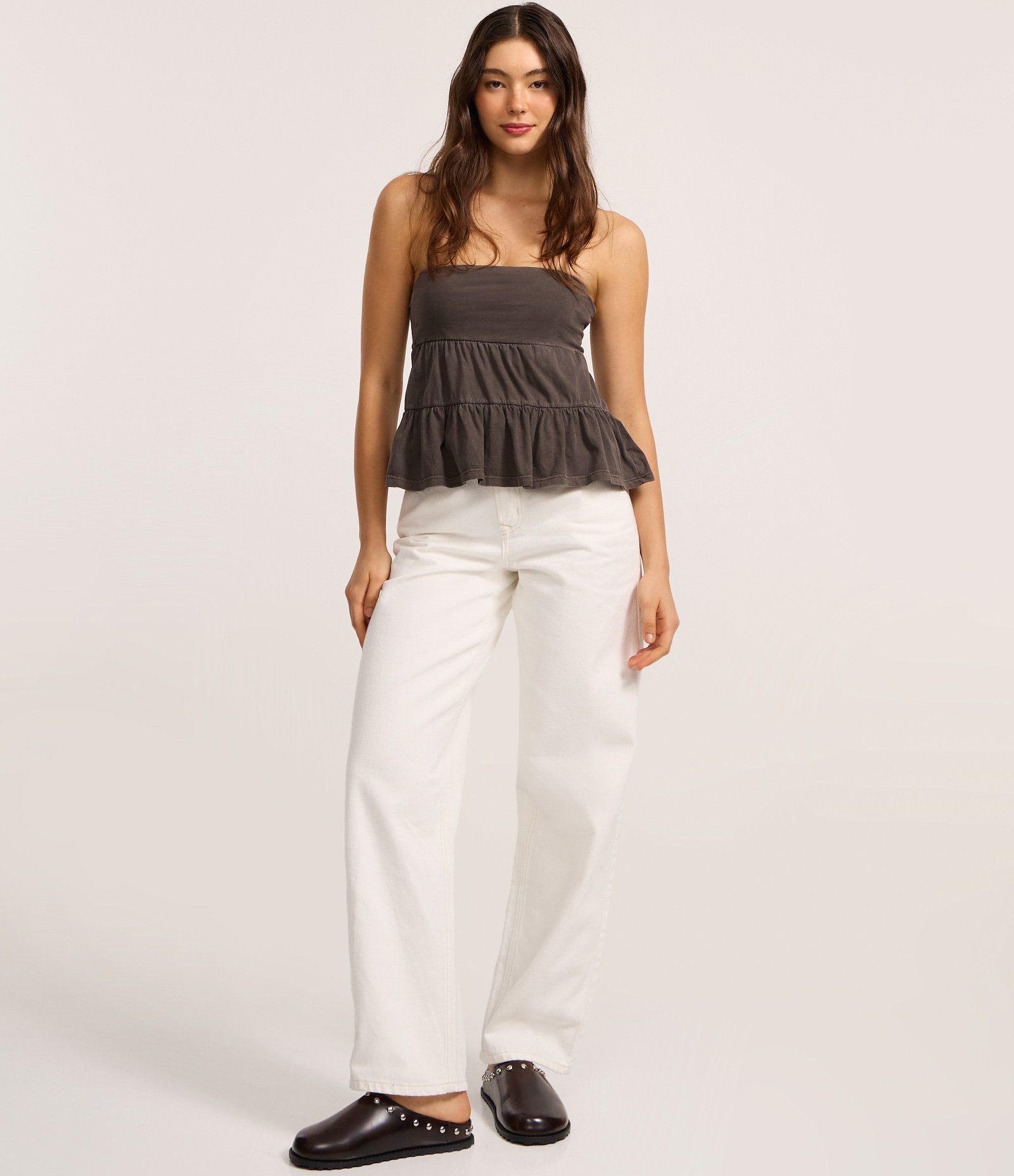 Blusa sem Manga Estonado com Babados Marrom 2