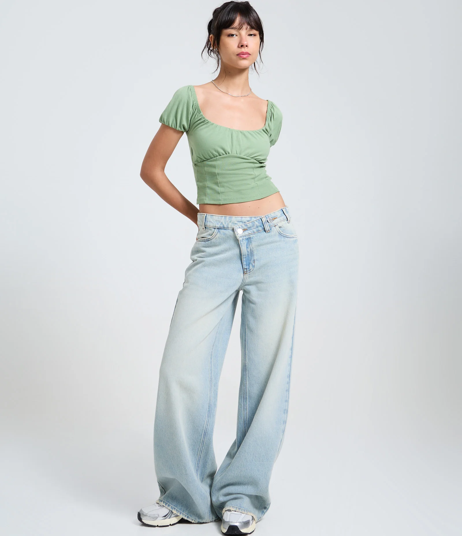 Blusa em Algodão com Manga Bufante e Decote Aberto Verde Olivia 2