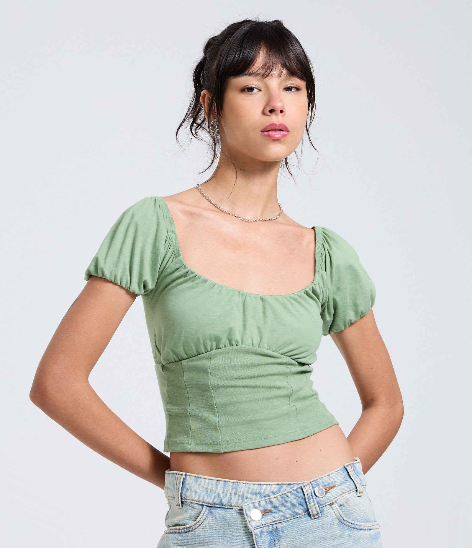 Blusa em Algodão com Manga Bufante e Decote Aberto Verde Olivia 3