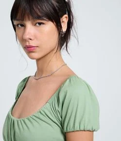 Blusa em Algodão com Manga Bufante e Decote Aberto