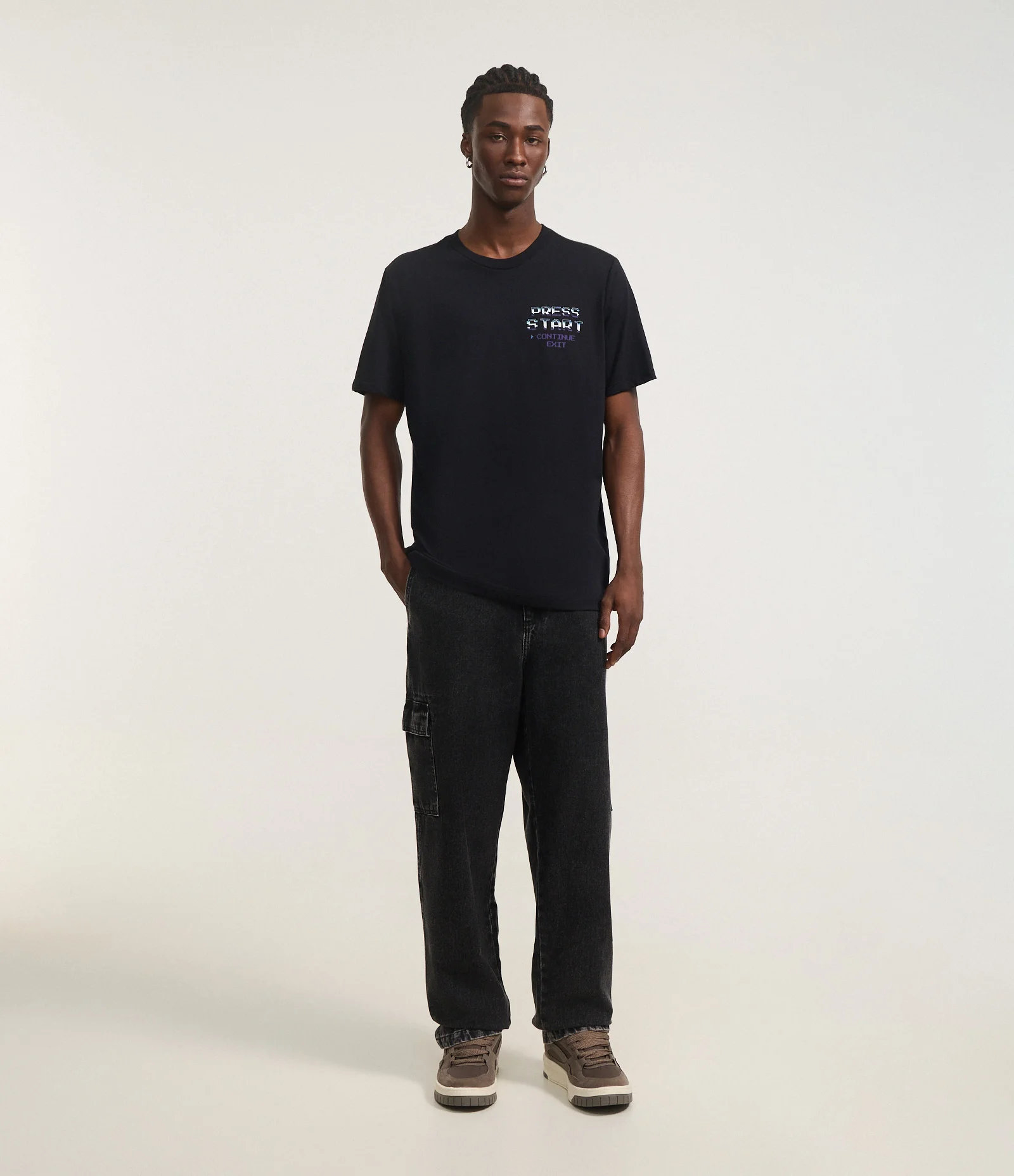 Camiseta Regular em Algodão com Estampa de Capivara e Lettering Arcade Games Preto 2