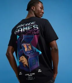 Camiseta Regular em Algodão com Estampa de Capivara e Lettering Arcade Games