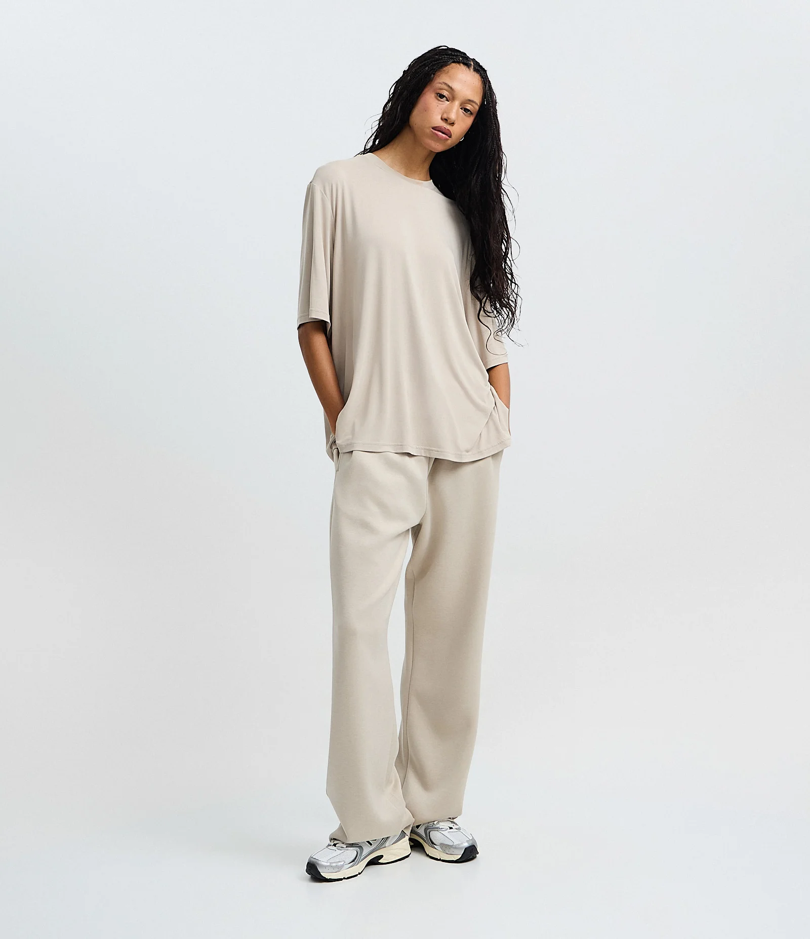 Camiseta Oversized em Microfibra com Manga Curta Bege 2
